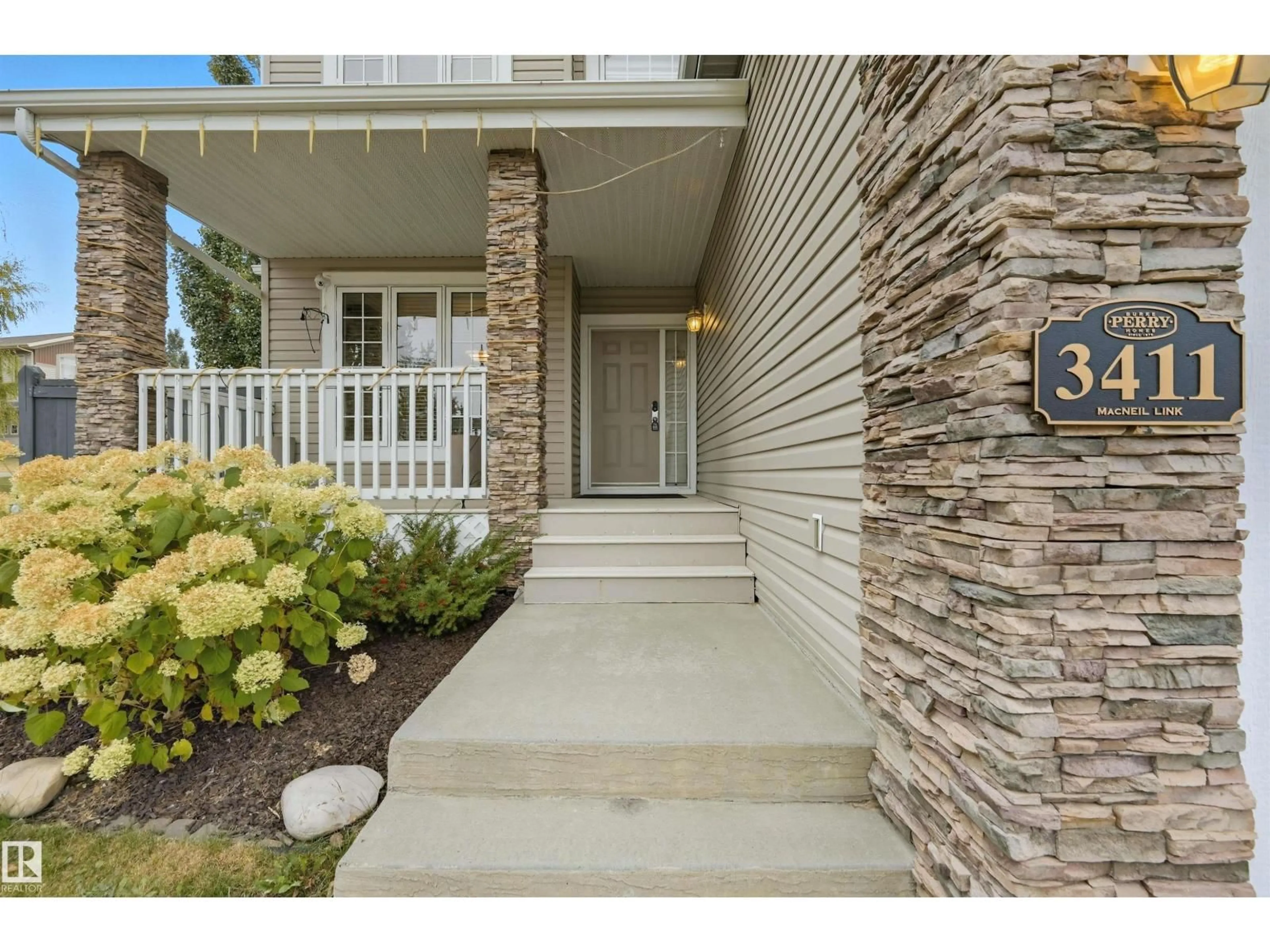 Indoor entryway for 3411 MACNEIL LI, Edmonton Alberta T6R0H5