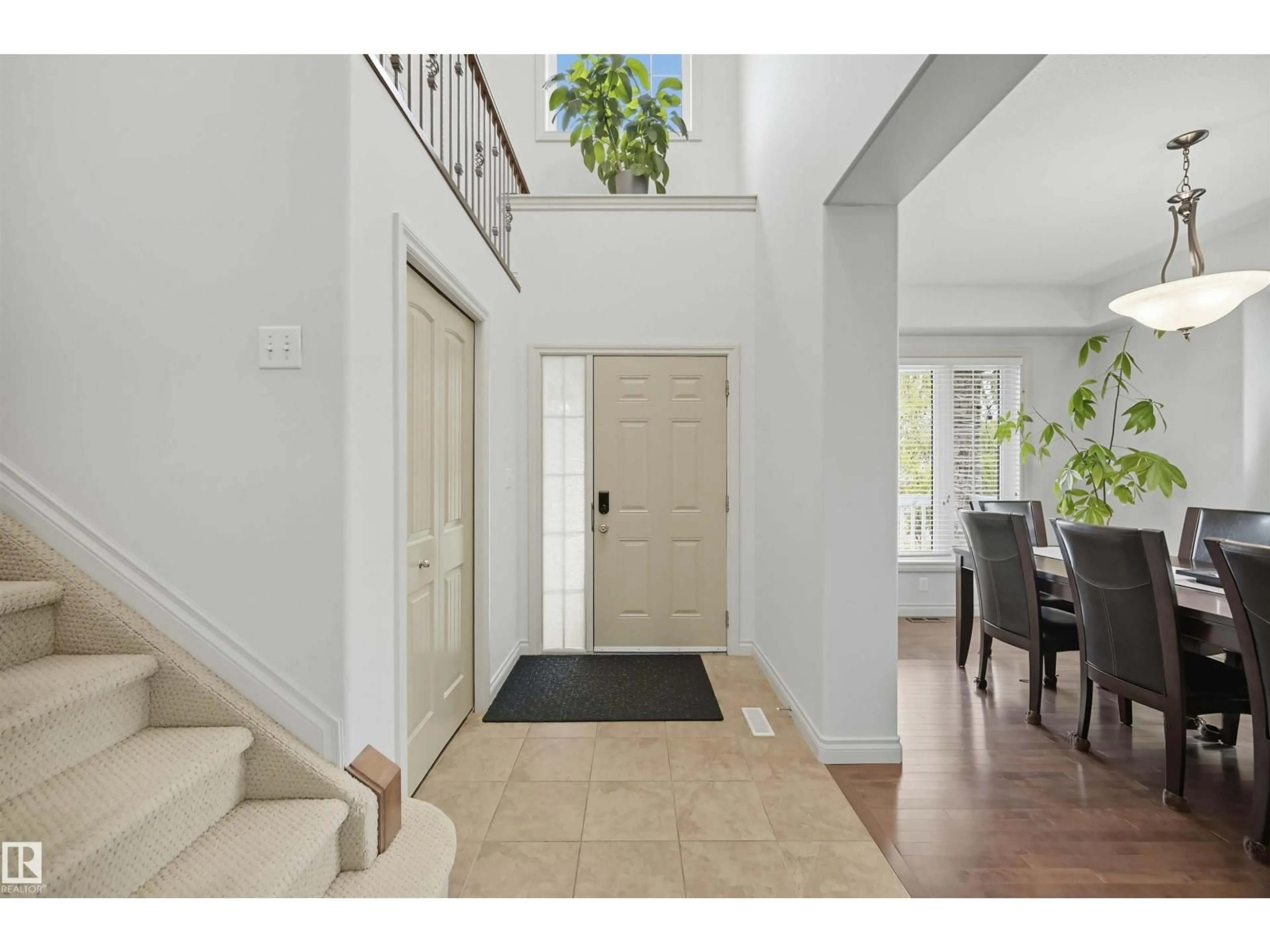 Indoor entryway for 3411 MACNEIL LI, Edmonton Alberta T6R0H5