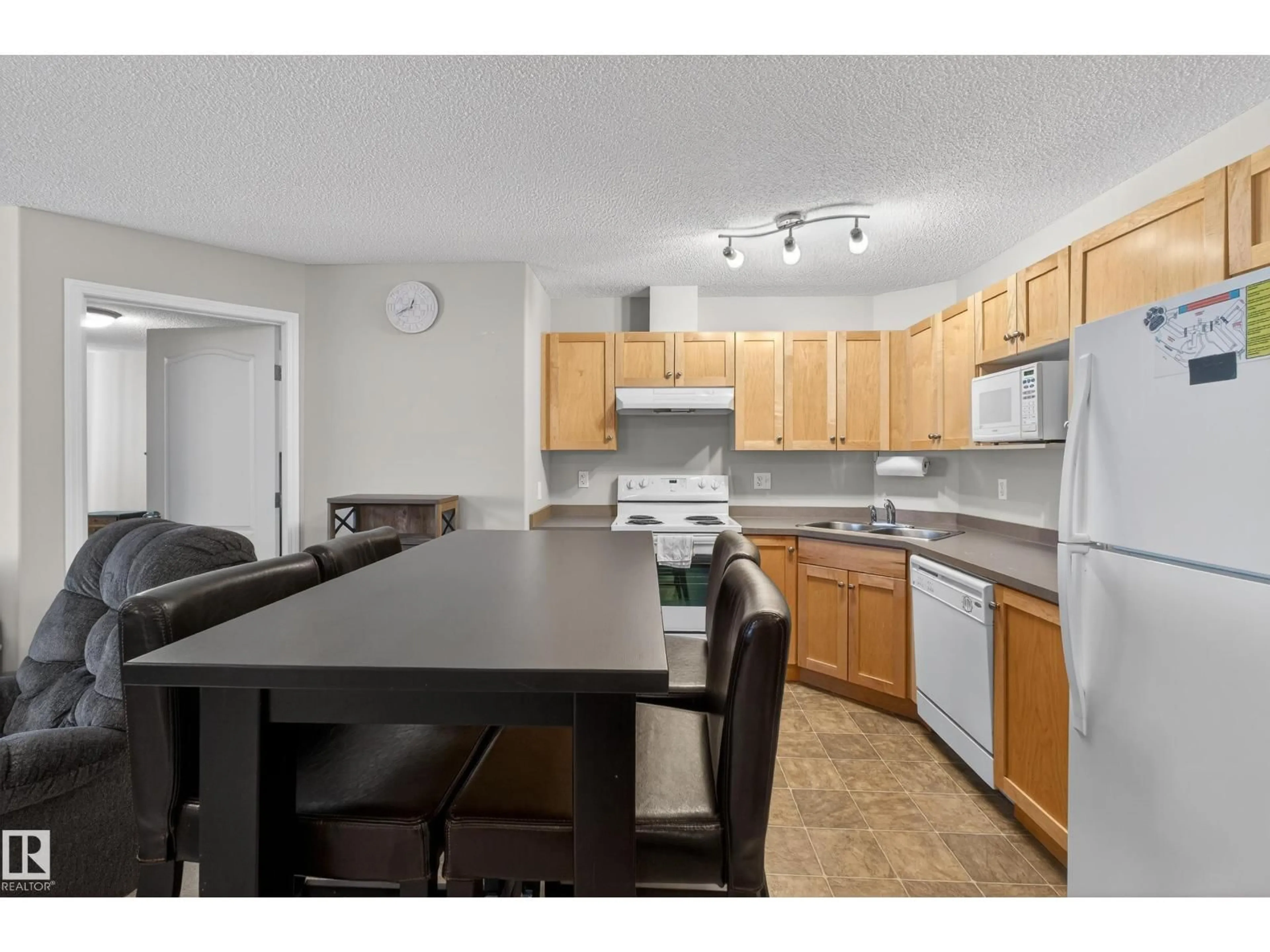 Standard kitchen, unknown for 131 - 1520 HAMMONG GATE NW, Edmonton Alberta T6M0J4