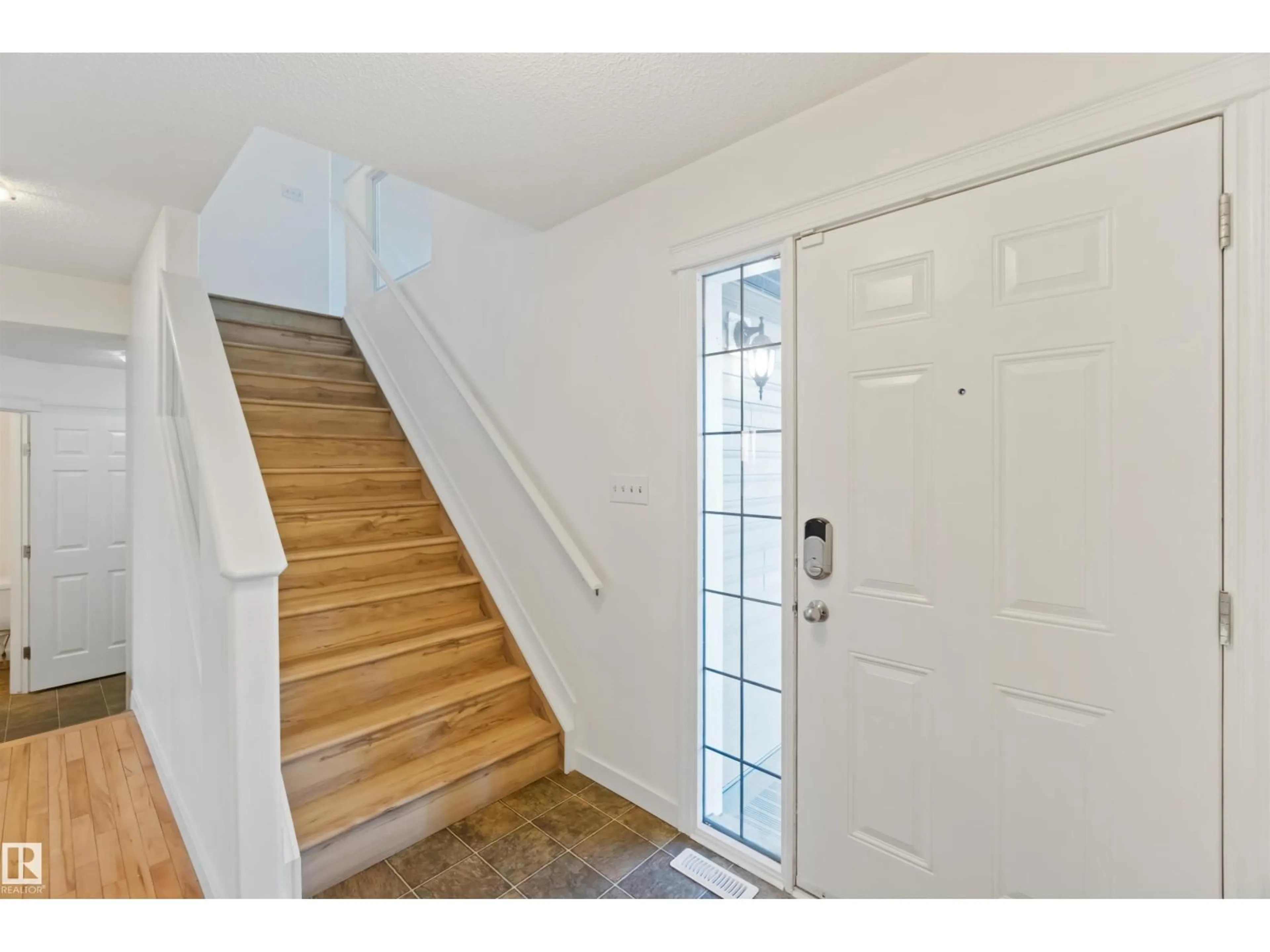 Indoor entryway for 4507 164A AV, Edmonton Alberta T5Y0C8