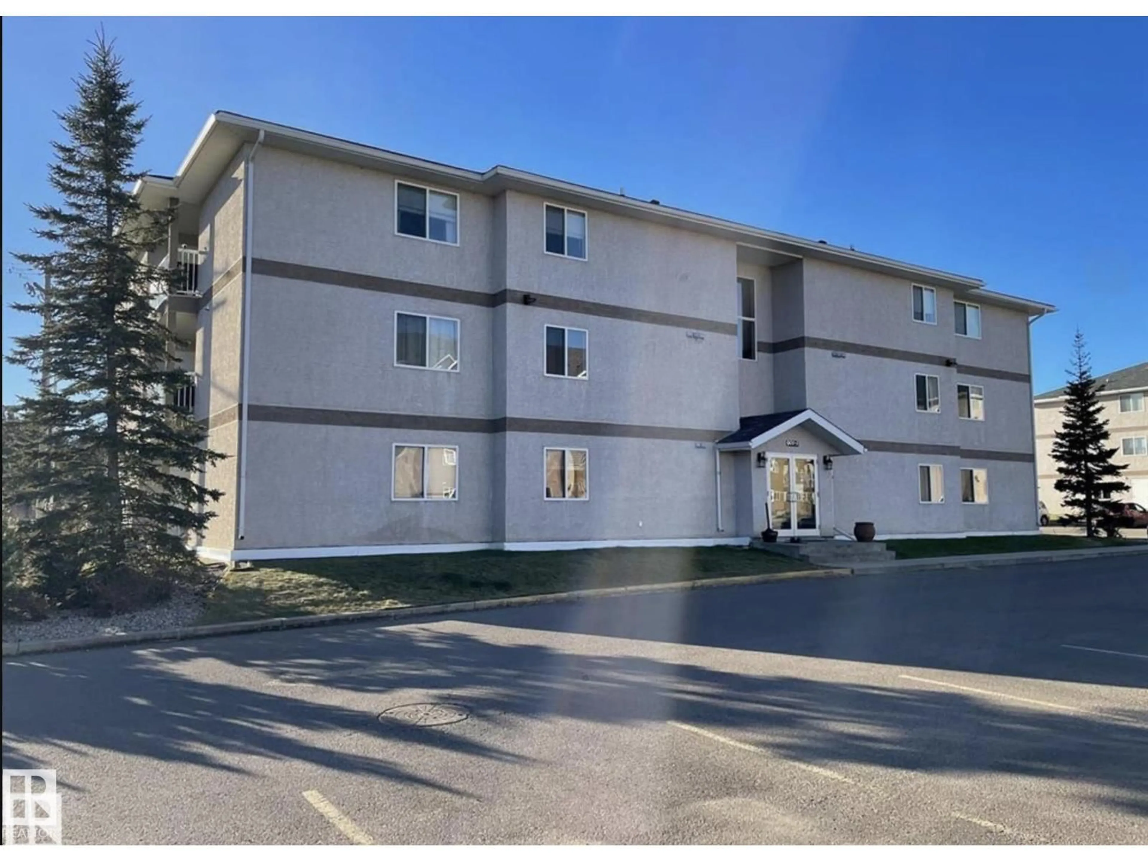 Patio, building for 1201 901 16 ST, Cold Lake Alberta T9M0C3