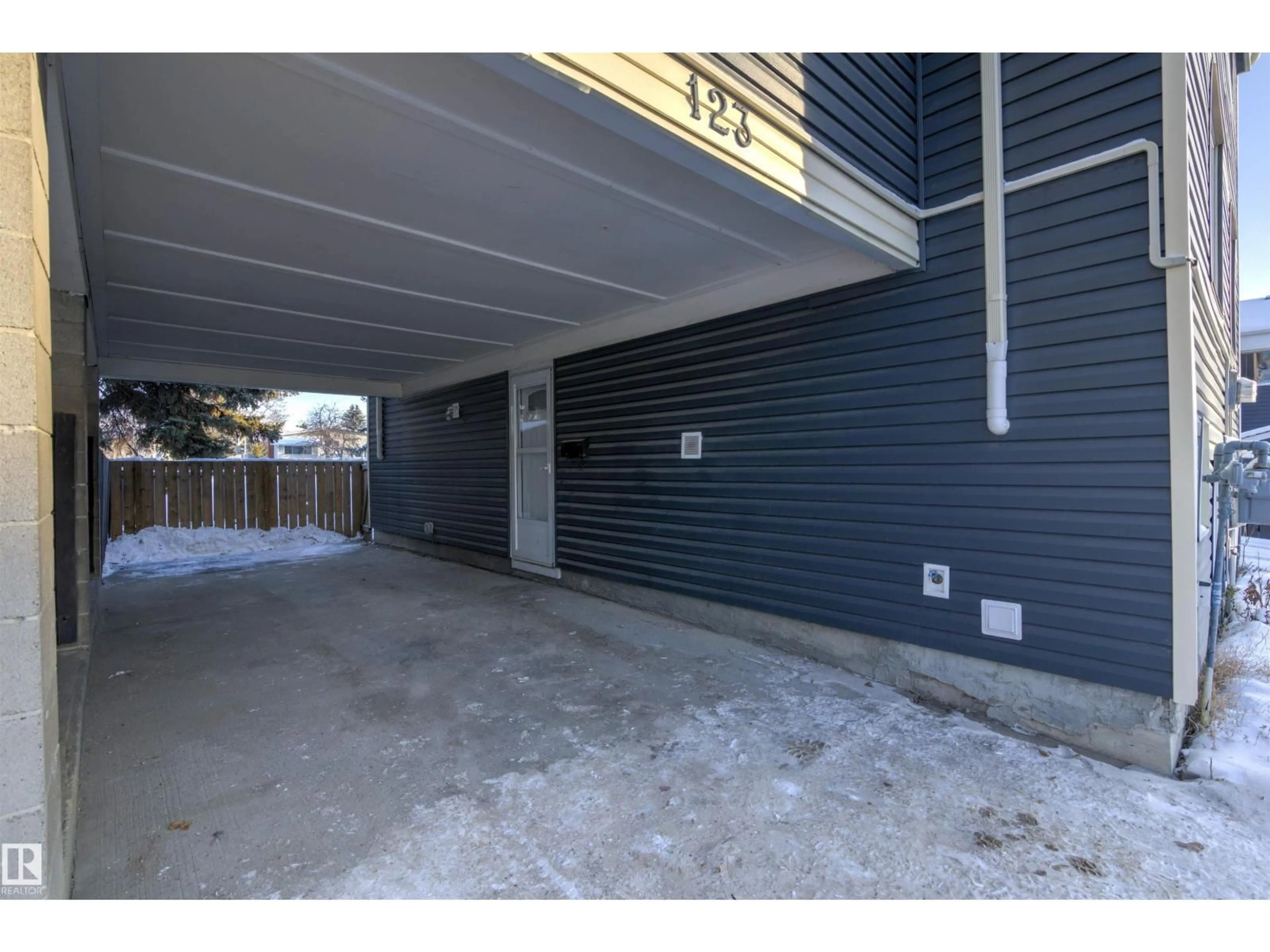 Indoor garage for 123 MORIN MAZE MZ, Edmonton Alberta T6K1V1