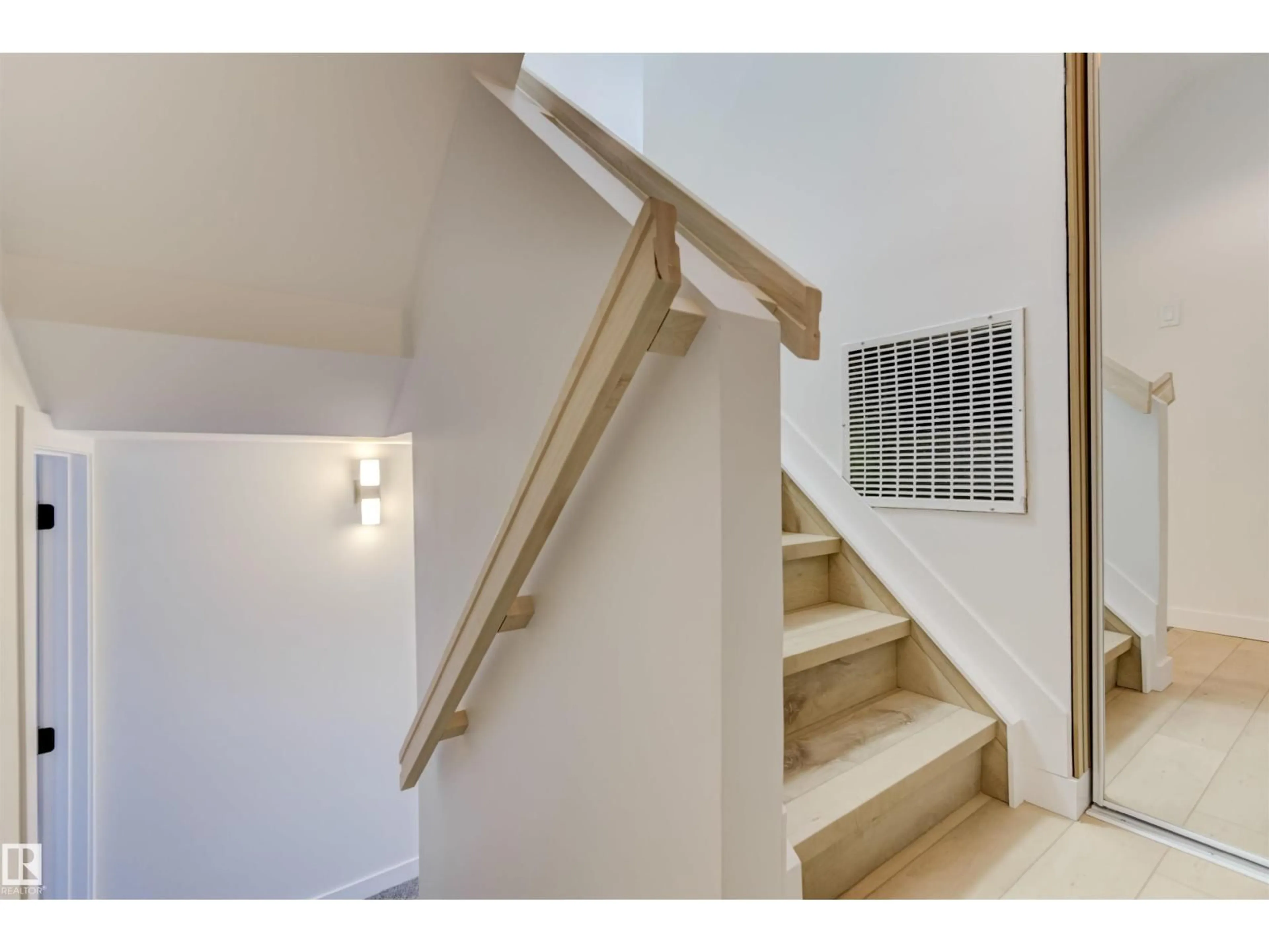 Stairs for 123 MORIN MAZE MZ, Edmonton Alberta T6K1V1