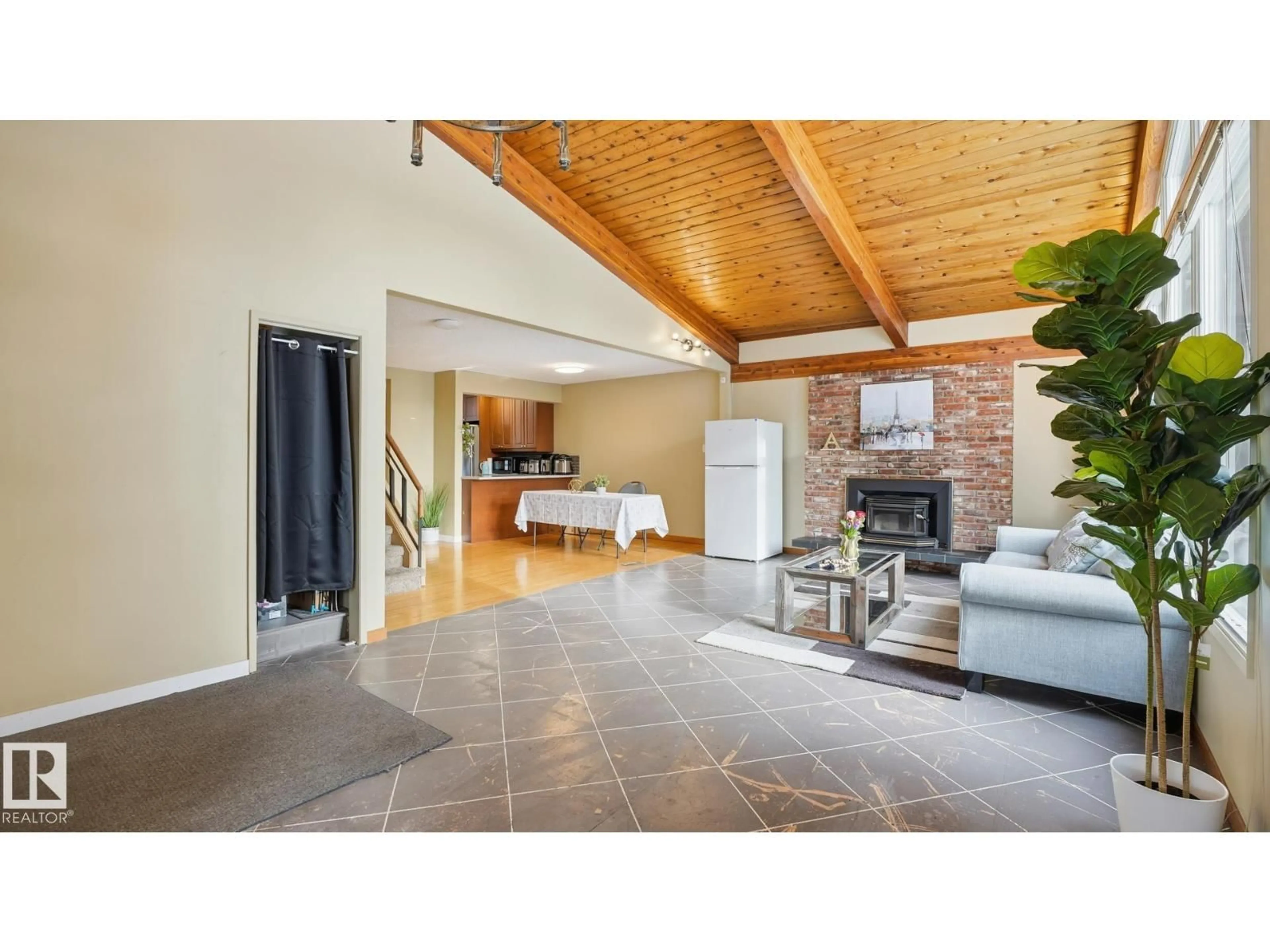 Unknown for 11520 78 AV, Edmonton Alberta T6G0N5