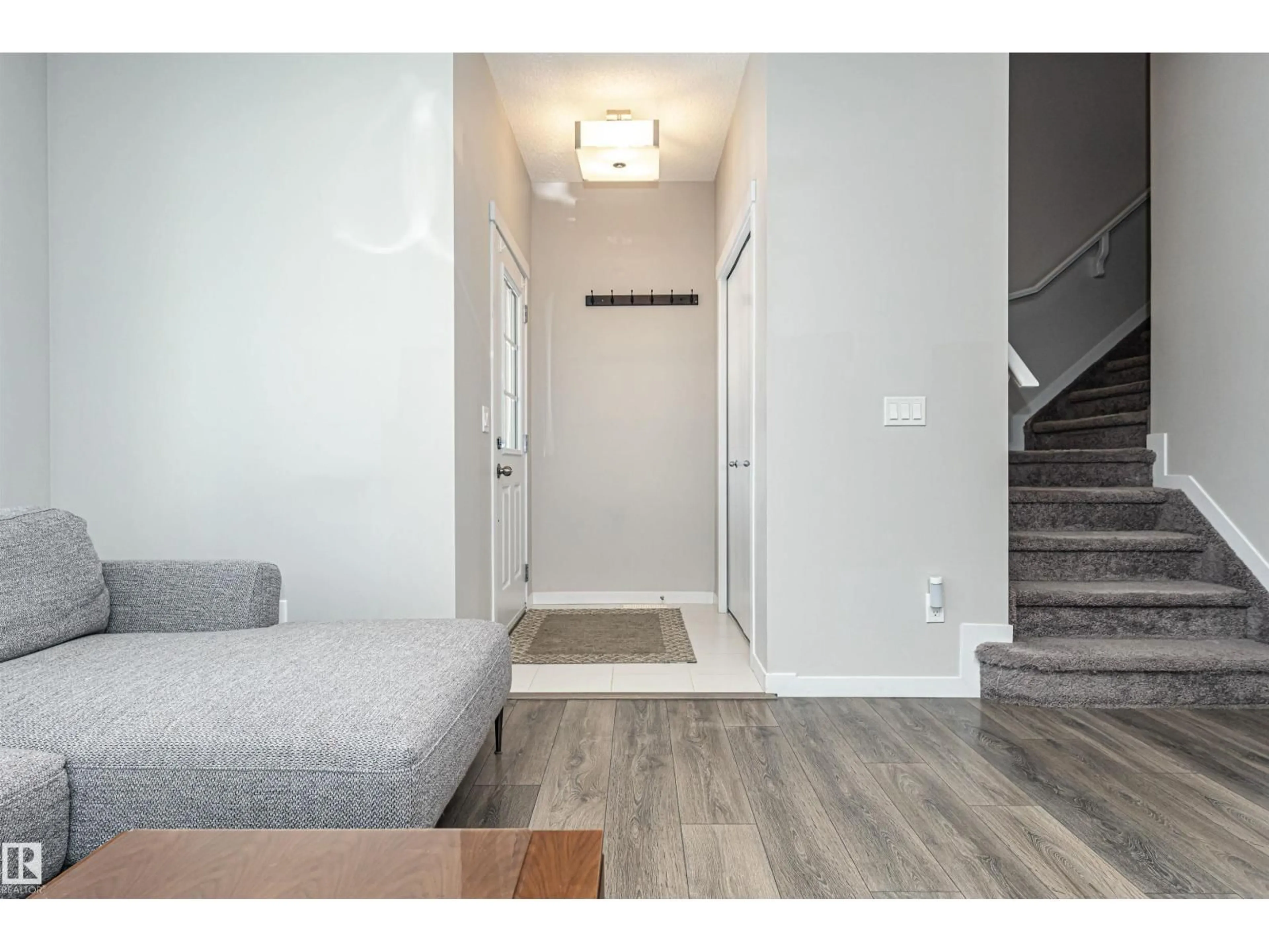 Indoor entryway for 4008 ALLAN CR, Edmonton Alberta T6W2K2