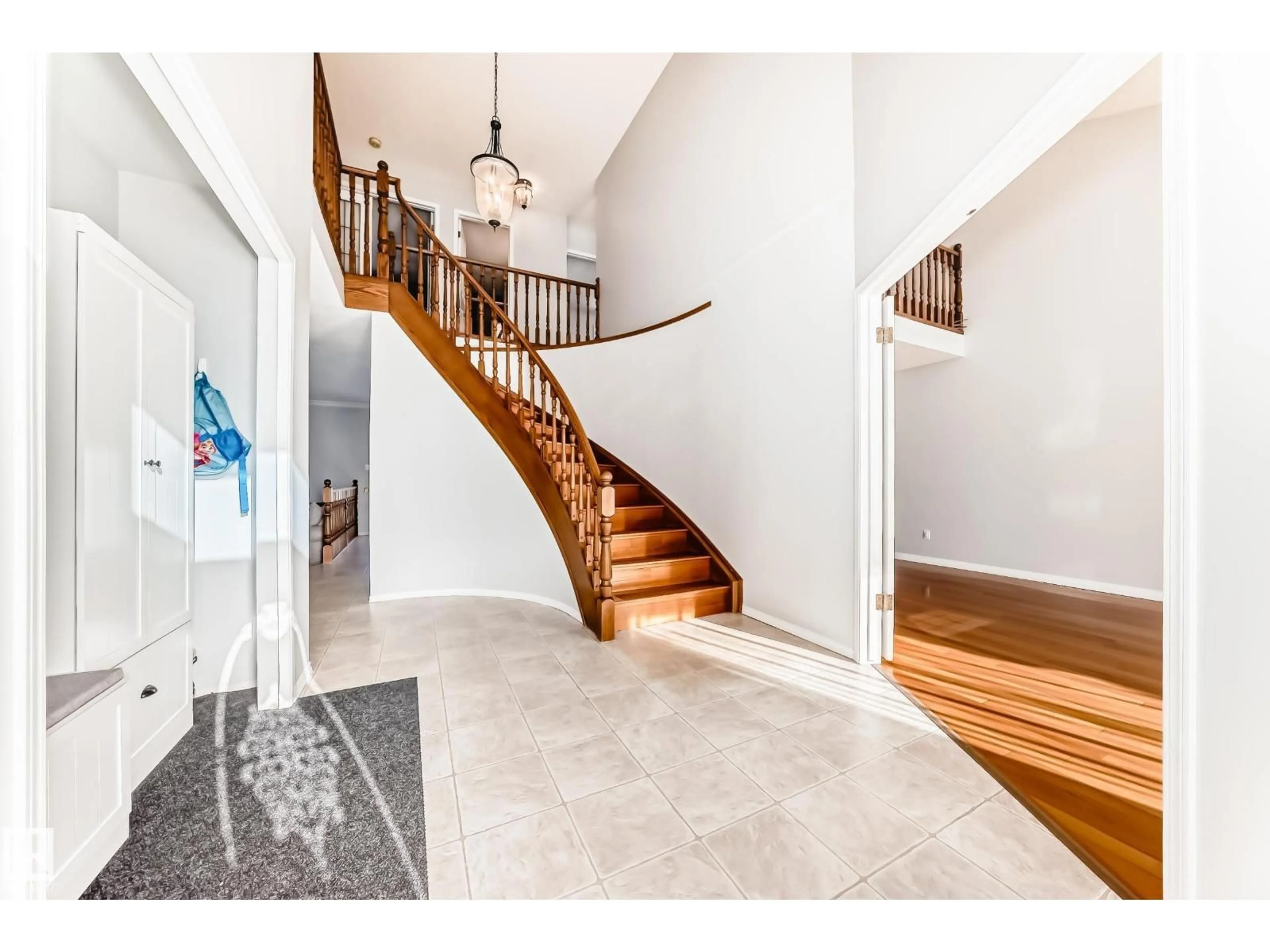 Indoor entryway for 12924 157 AV, Edmonton Alberta T6V1A4