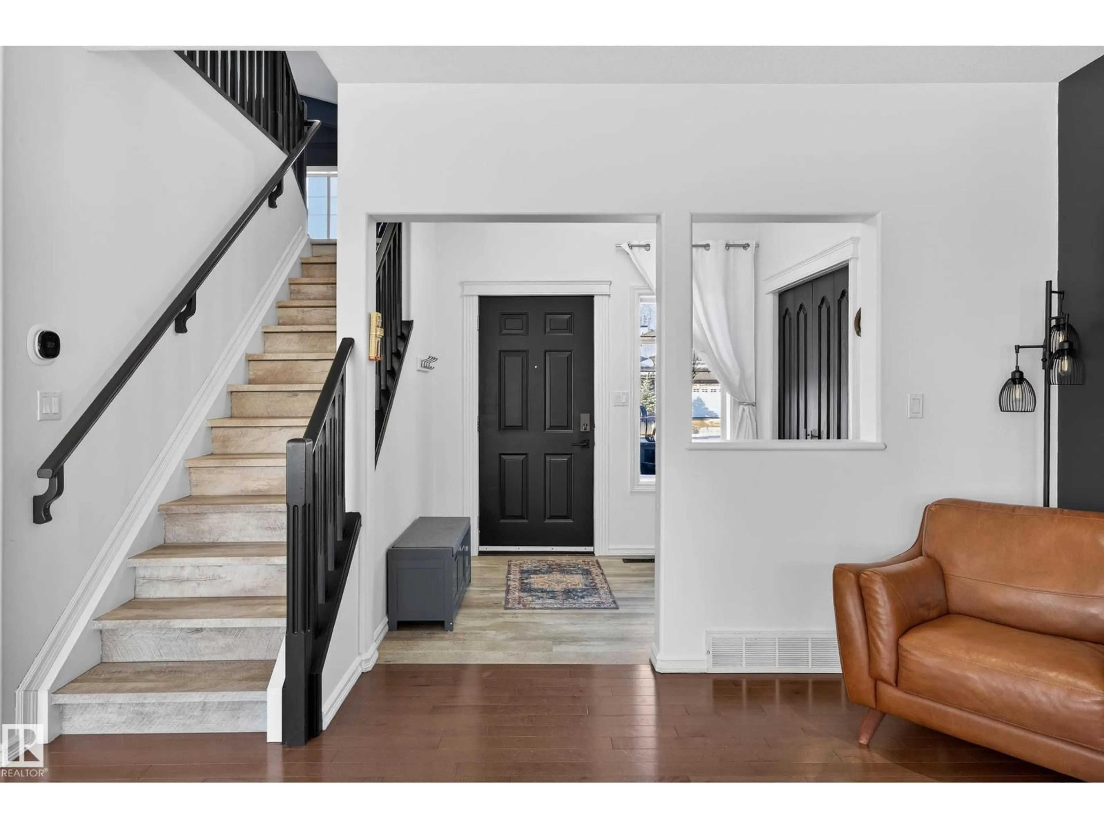 Indoor entryway for 9 EVERWOOD CL, St. Albert Alberta T8N7H1