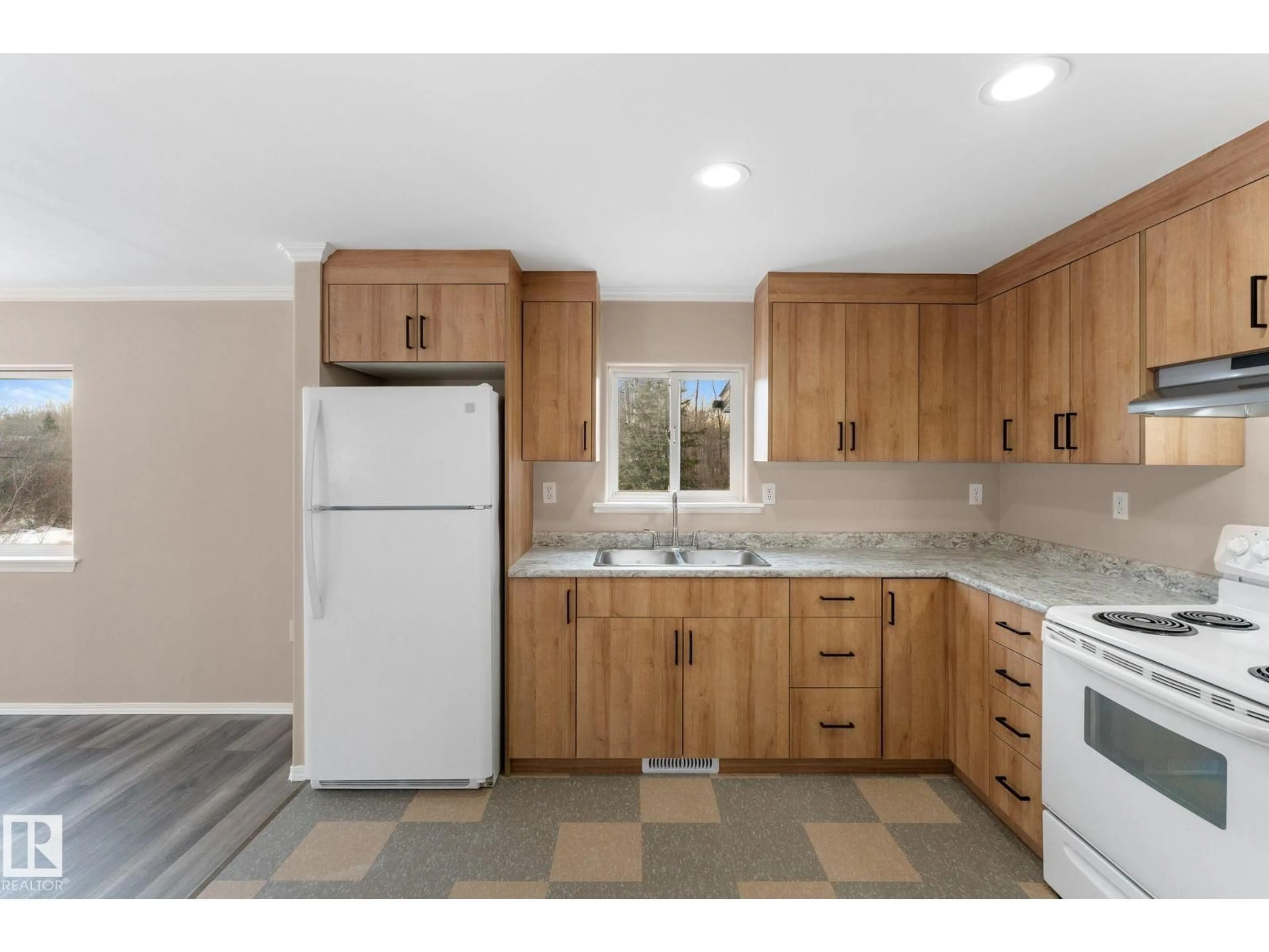 Standard kitchen, unknown for 40 - 54126 RGE ROAD 30, Rural Lac Ste. Anne County Alberta T0E1V0