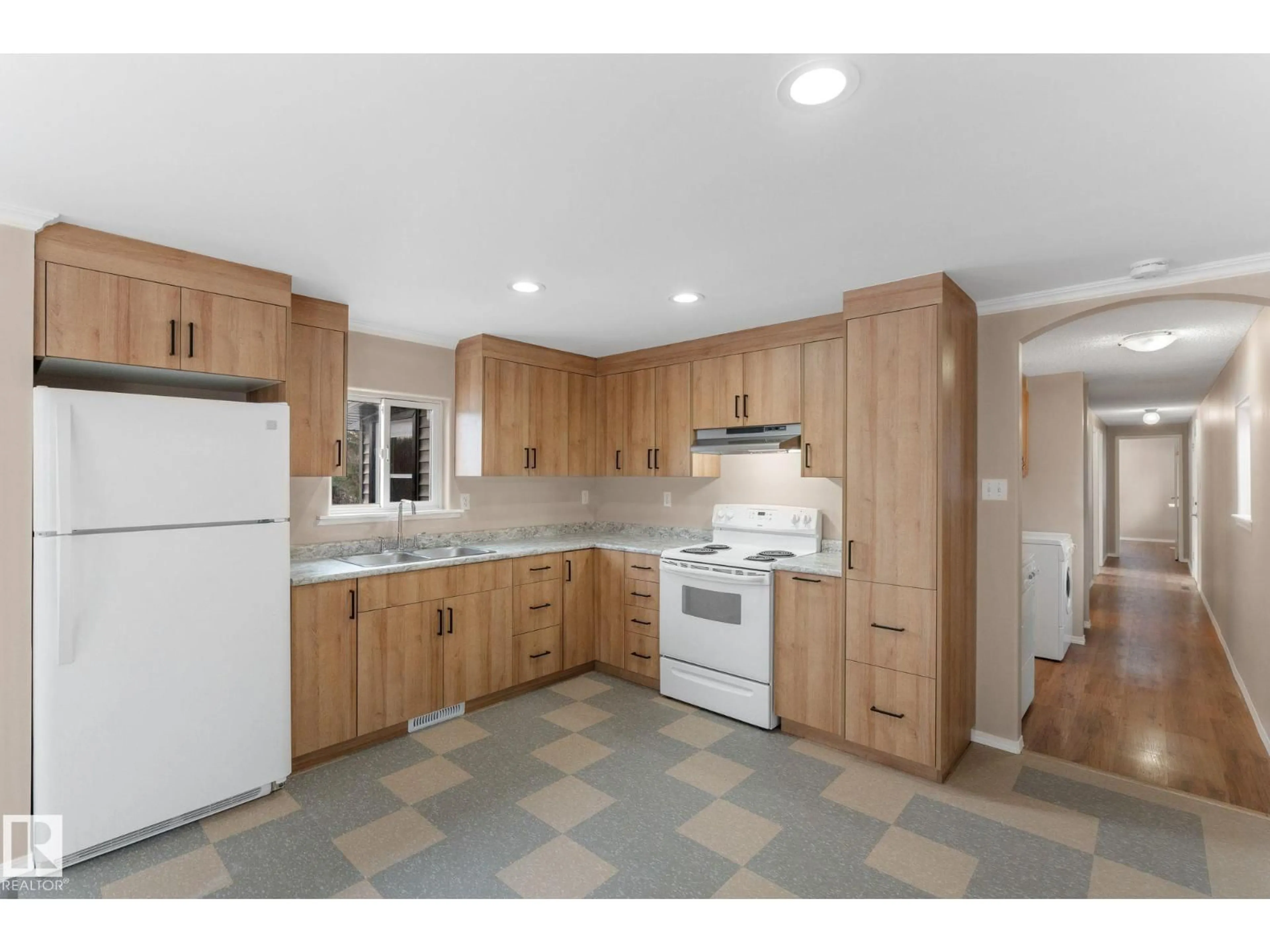 Standard kitchen, unknown for 40 - 54126 RGE ROAD 30, Rural Lac Ste. Anne County Alberta T0E1V0