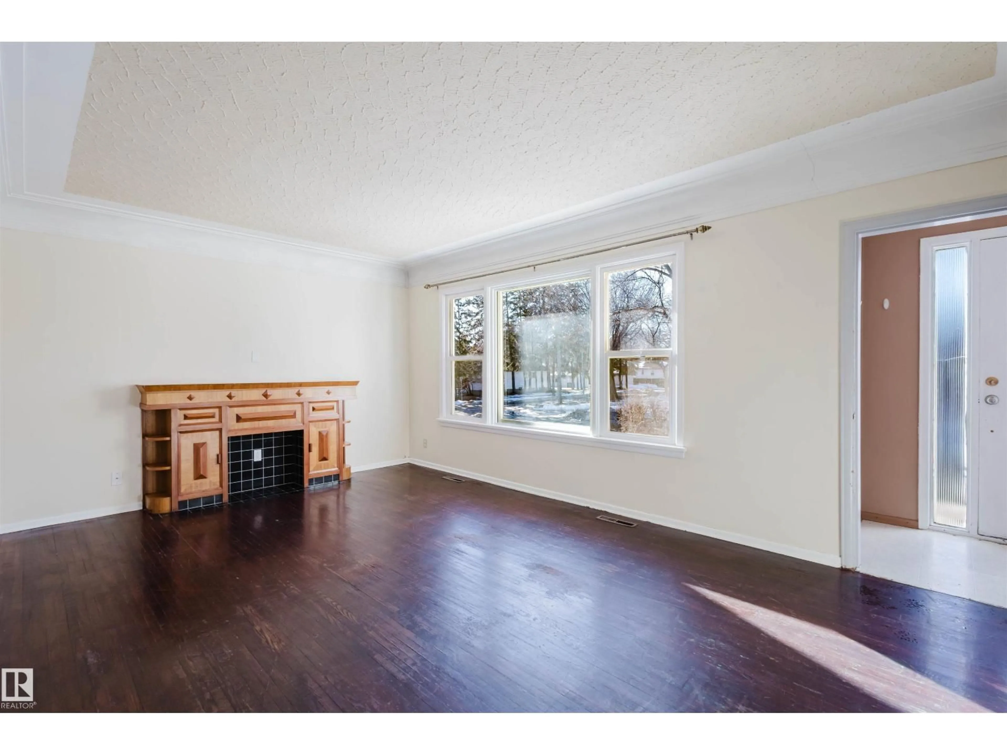 A pic of a room for NW - 10511 80 ST, Edmonton Alberta T6A3J8