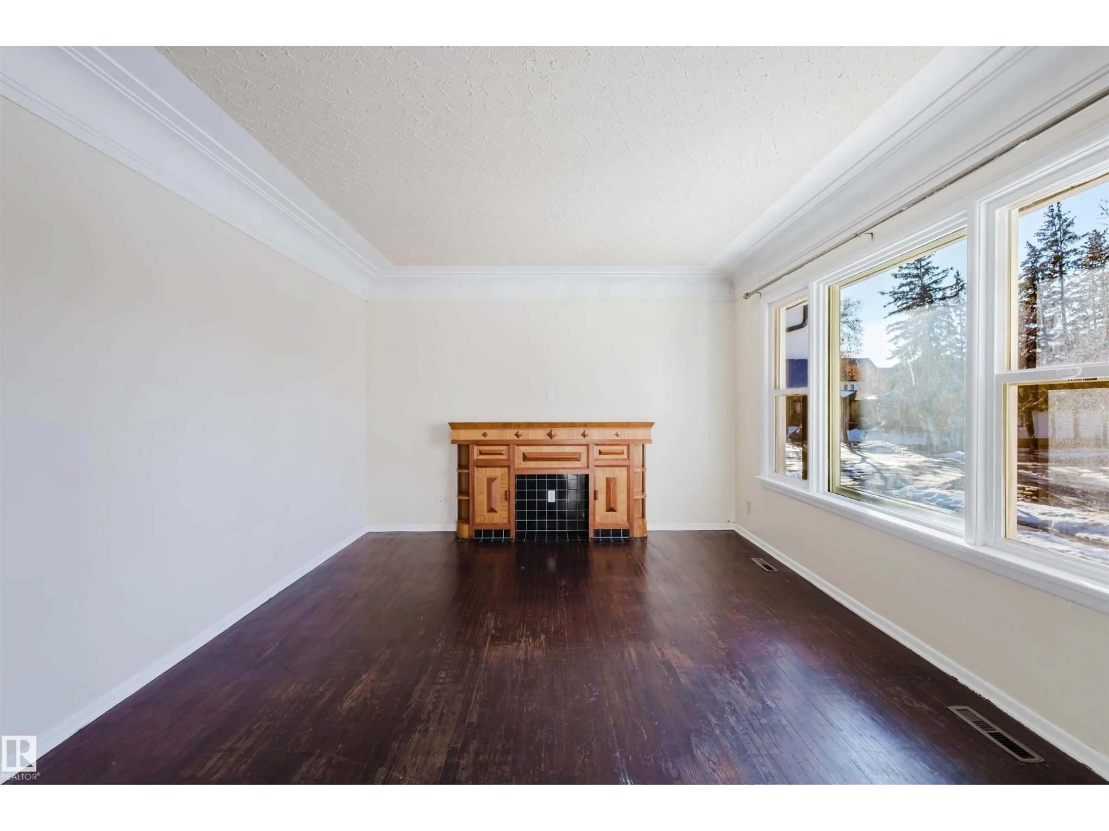 A pic of a room for NW - 10511 80 ST, Edmonton Alberta T6A3J8