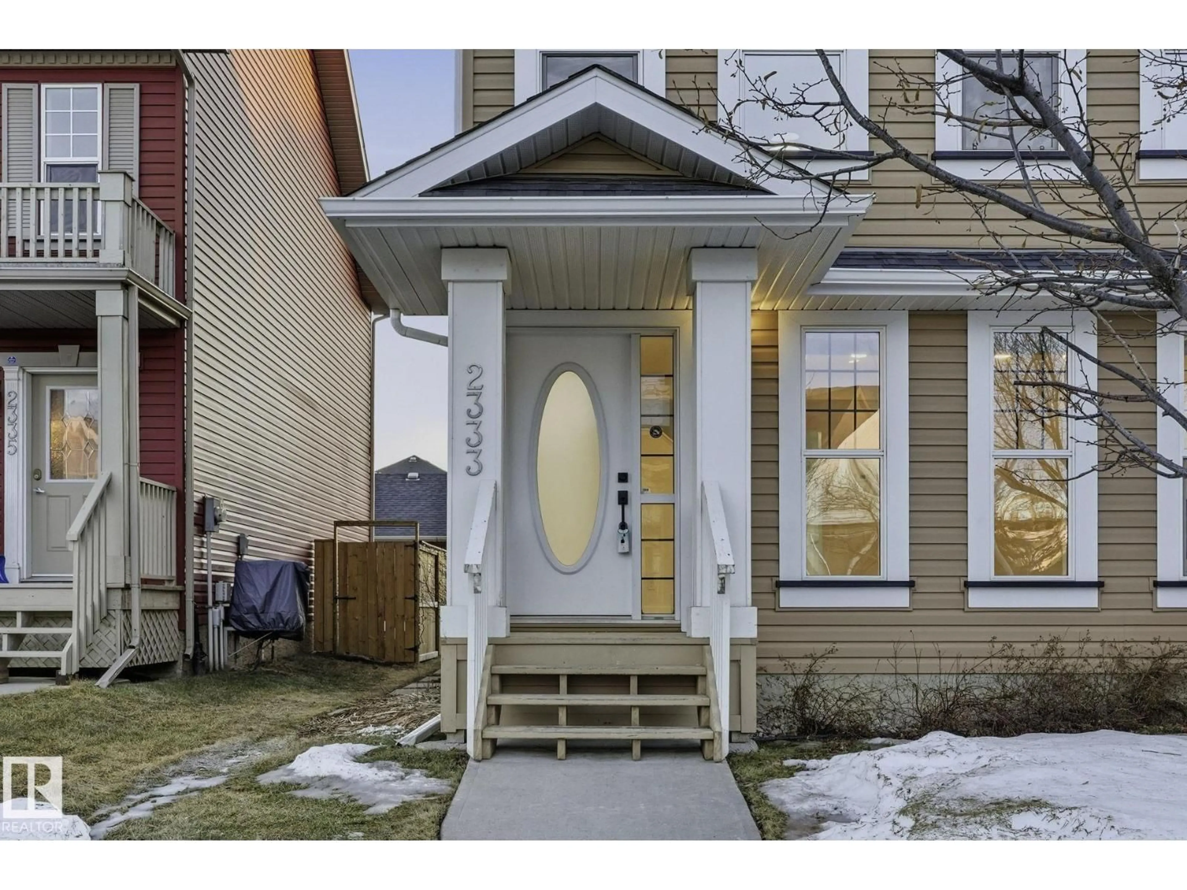 Indoor entryway for 2333 ASPEN TR, Sherwood Park Alberta T8H0G3