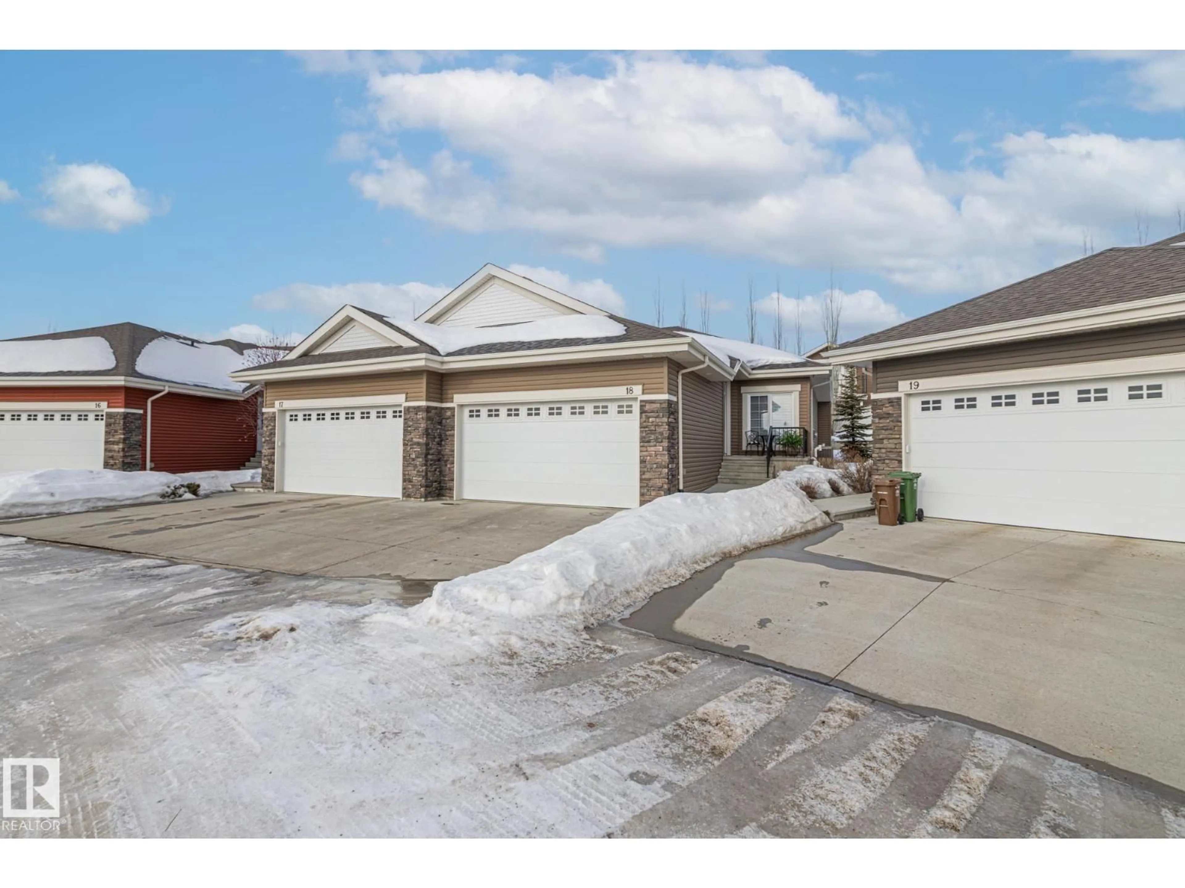 Indoor garage for 8 - 18 LYNX CL, St. Albert Alberta T8N5T2