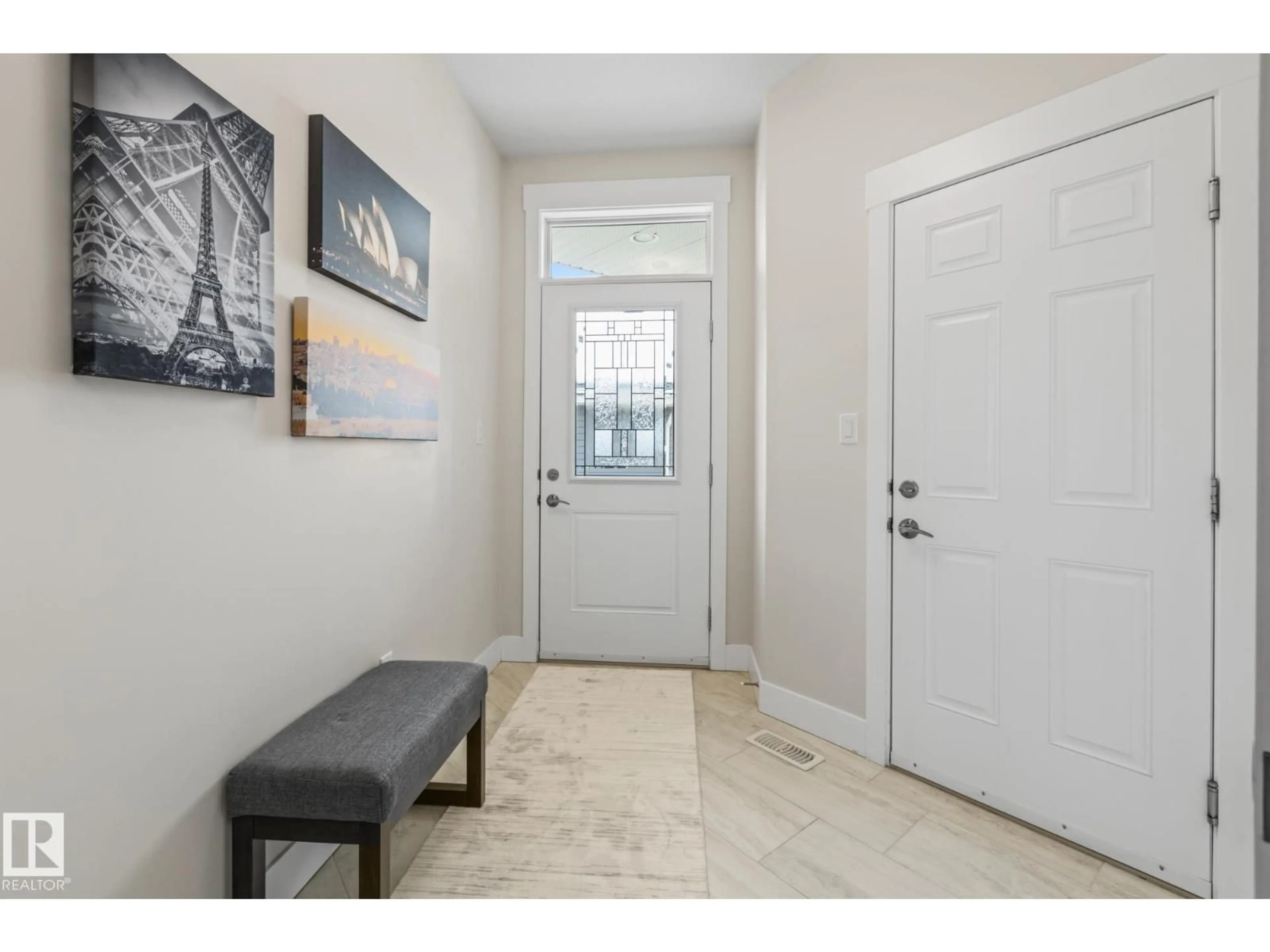 Indoor entryway for 8 - 18 LYNX CL, St. Albert Alberta T8N5T2