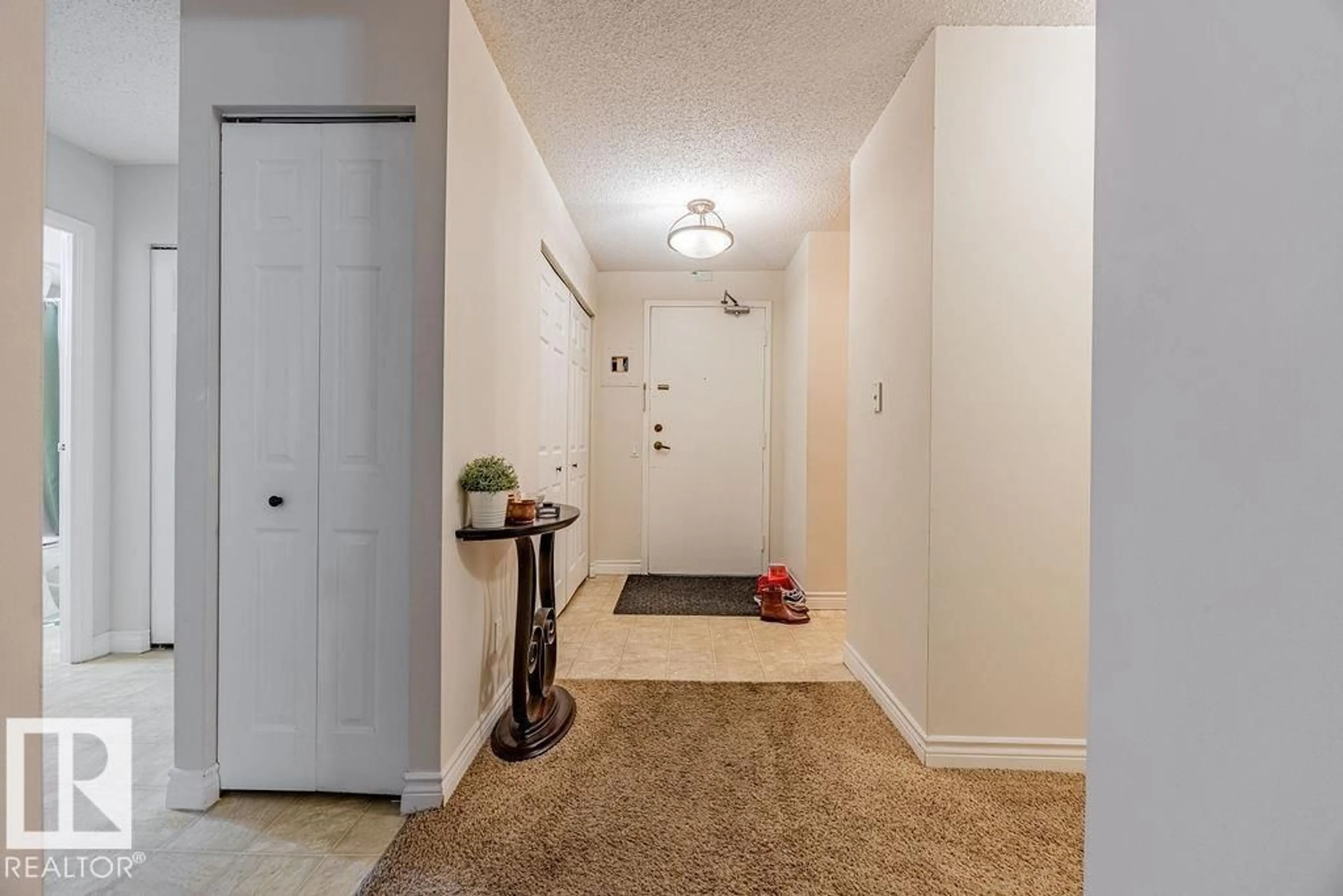 Indoor entryway for 509 10145 109 ST NW, Edmonton Alberta T5J3M5
