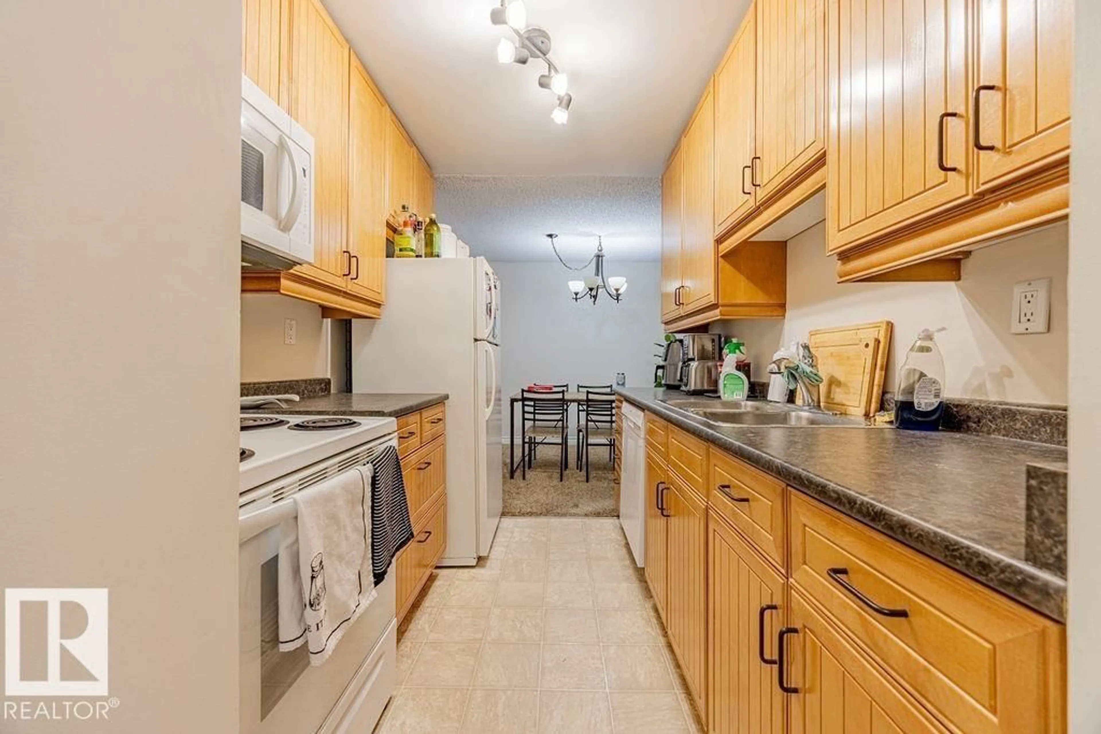 Standard kitchen, unknown for 509 10145 109 ST NW, Edmonton Alberta T5J3M5