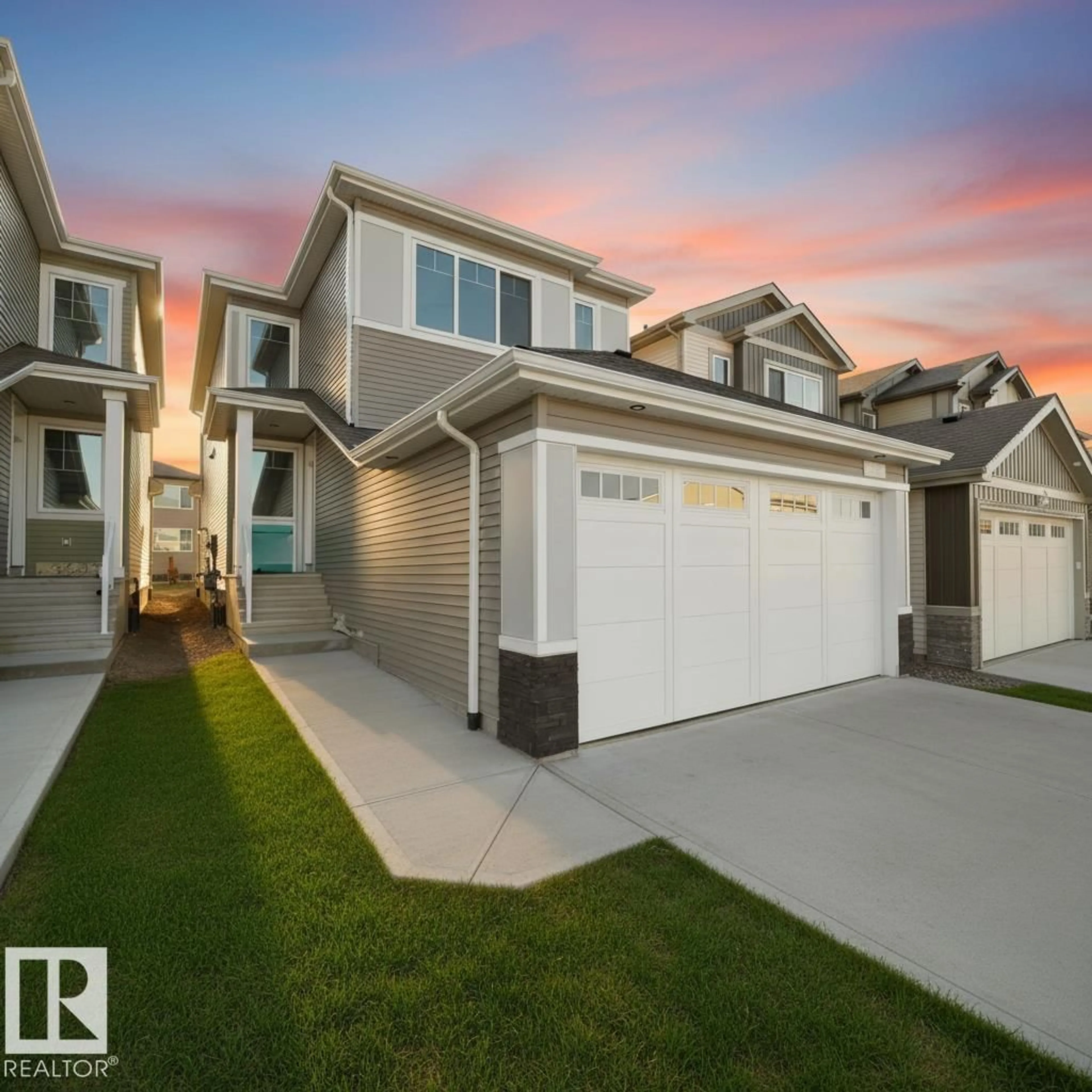 Home with vinyl exterior material, street for 711 31 AV, Edmonton Alberta T6T2V6