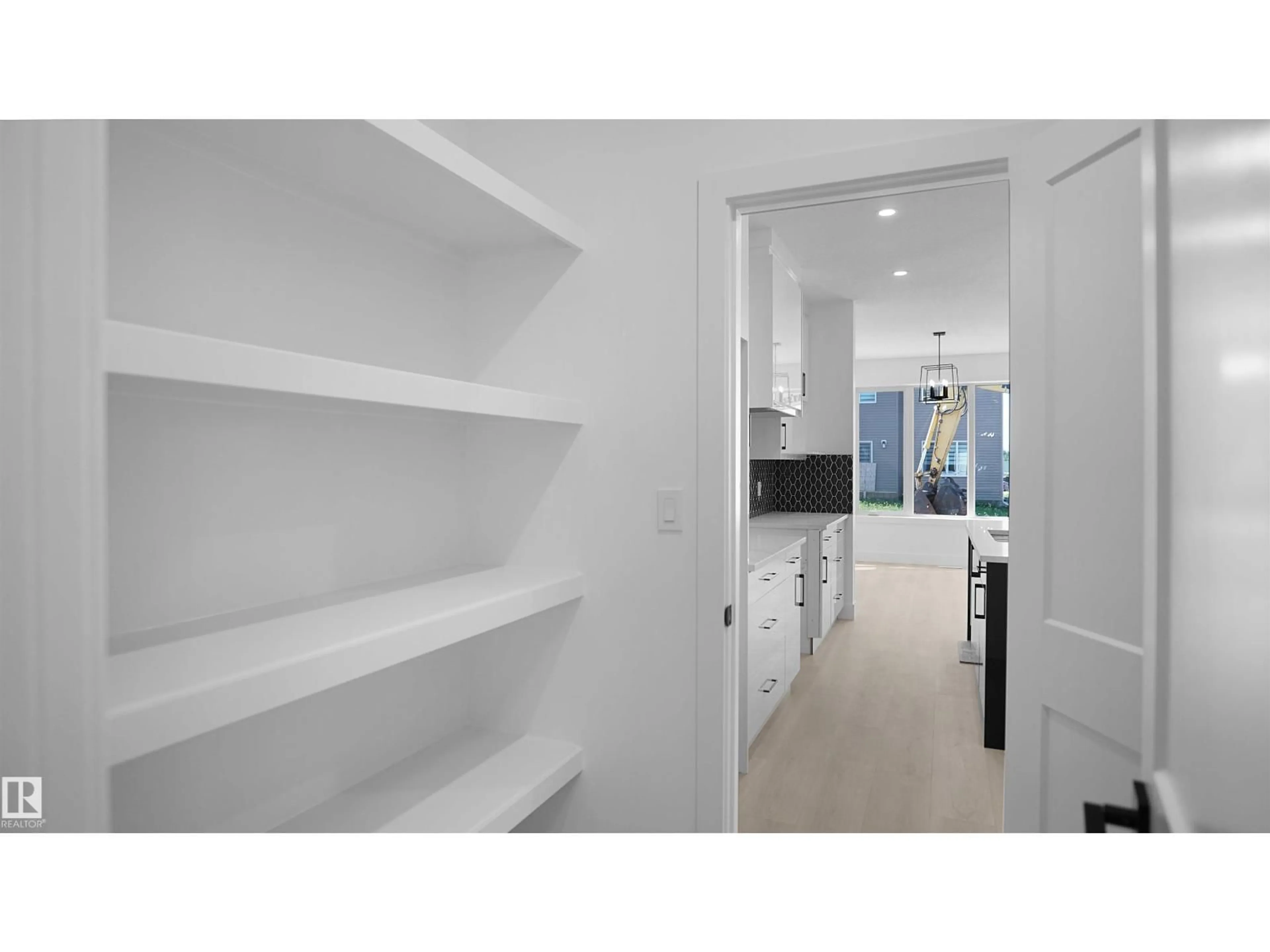 Unknown for 711 31 AV, Edmonton Alberta T6T2V6