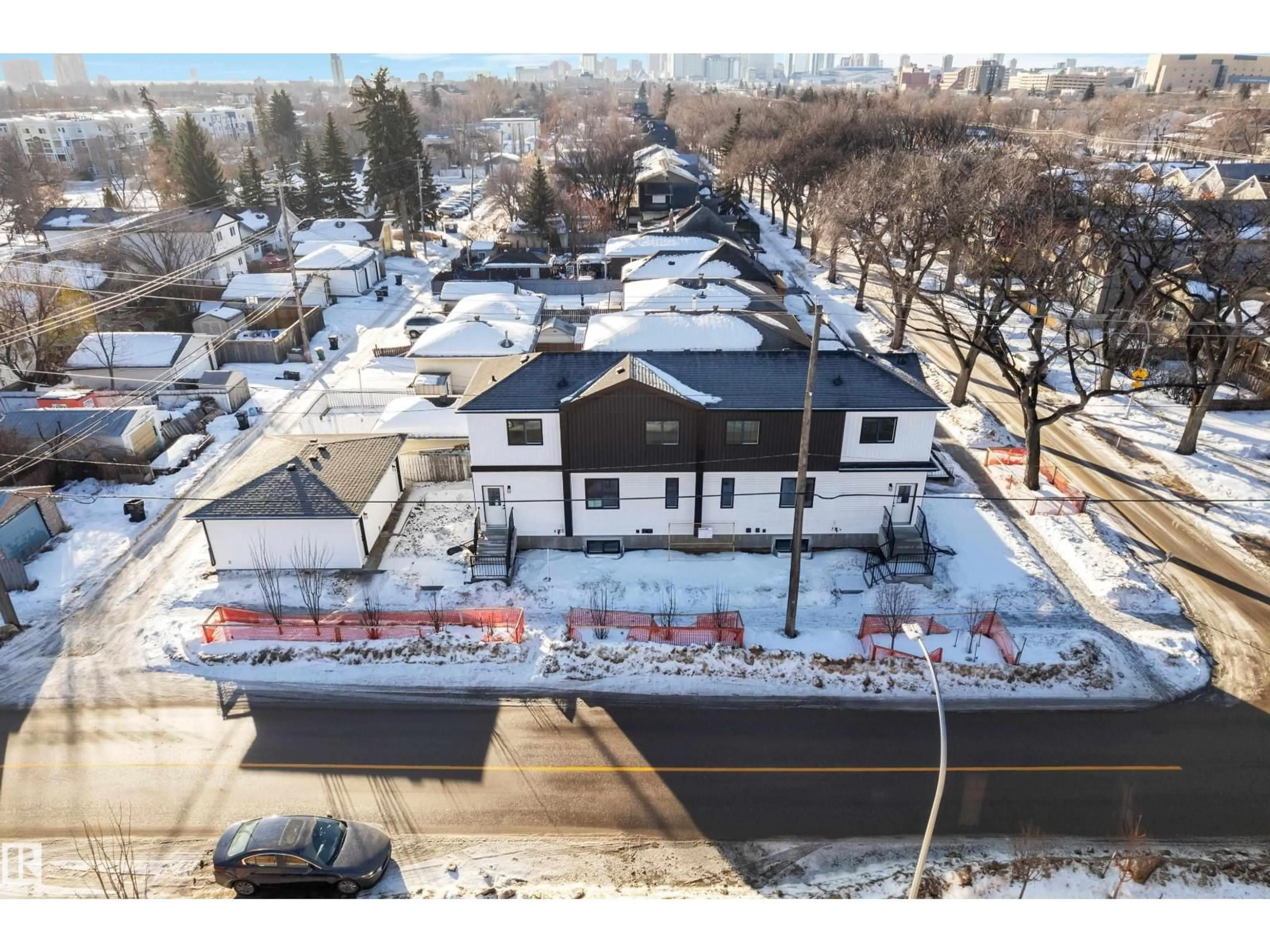 A pic from outside/outdoor area/front of a property/back of a property/a pic from drone, building for NW - 9531/9533 115 AVE, Edmonton Alberta T5G1T5