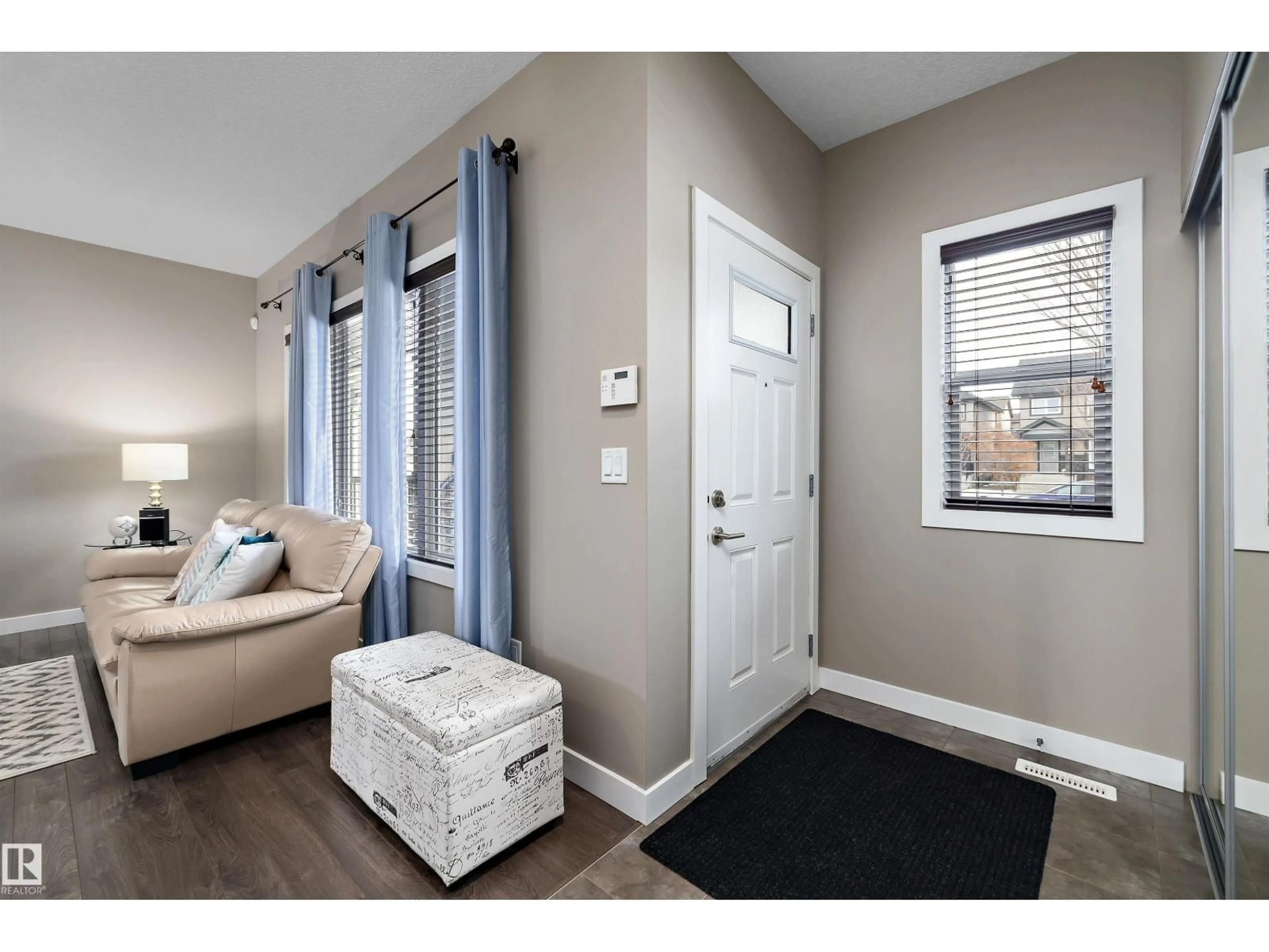 Indoor entryway for 1074 WATT PROMENADE, Edmonton Alberta T6X1T7