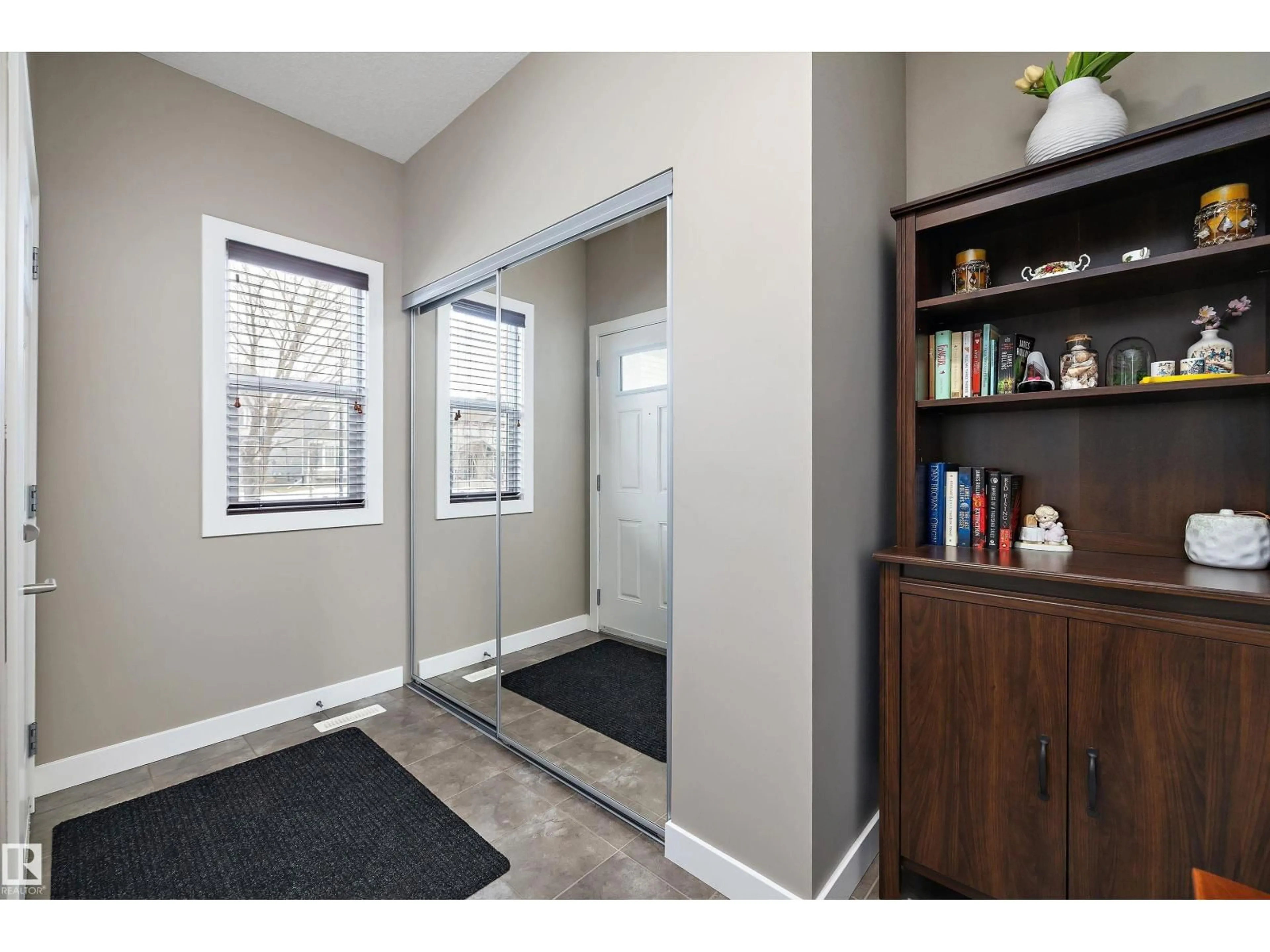 Indoor entryway for 1074 WATT PROMENADE, Edmonton Alberta T6X1T7