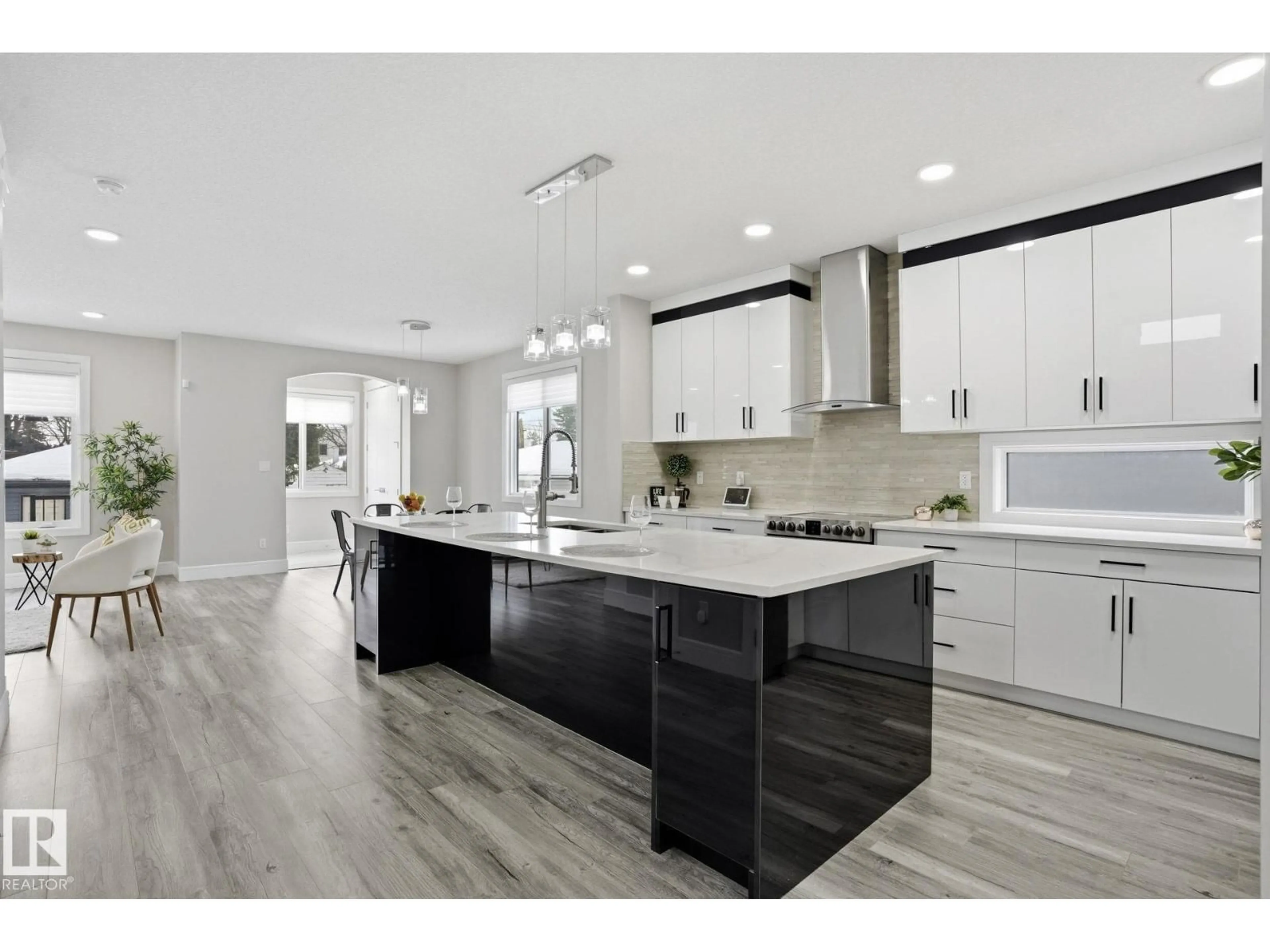 Contemporary kitchen, unknown for 10633 64 AV, Edmonton Alberta T6H1T1