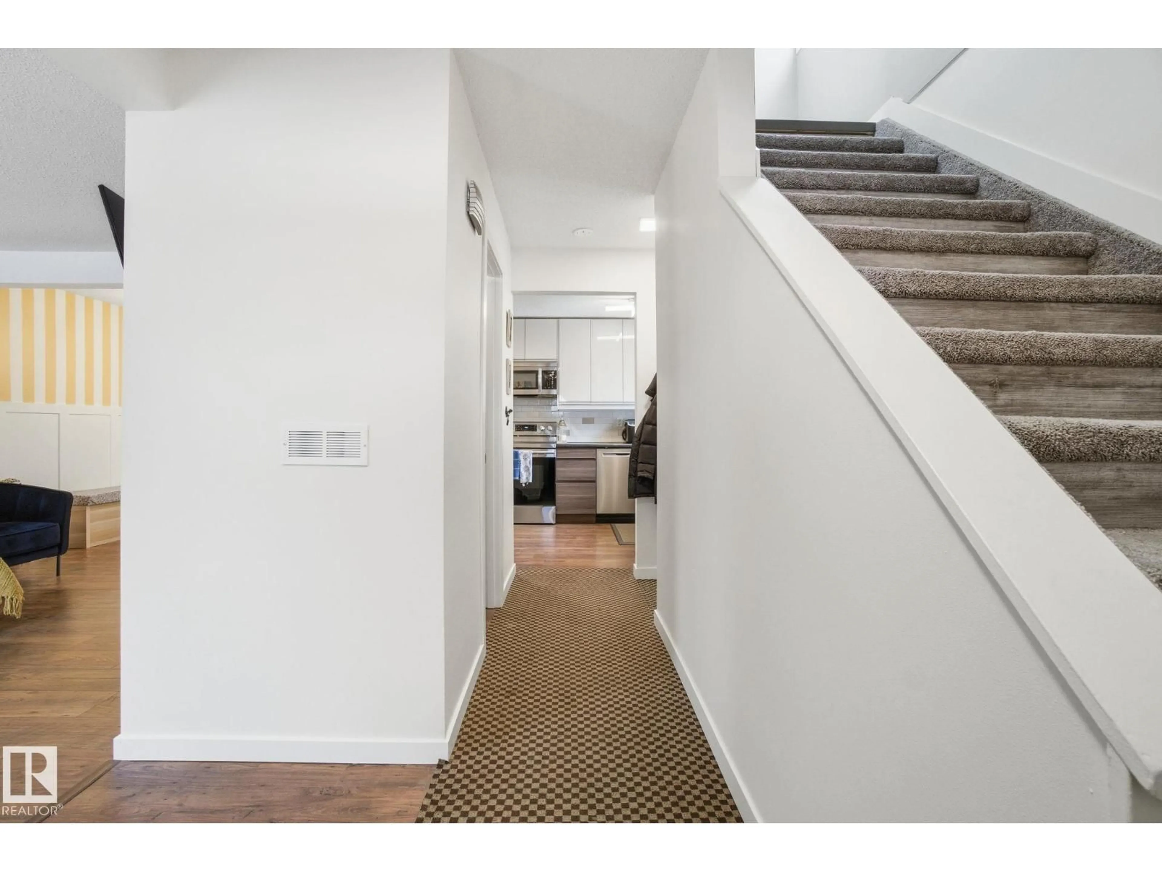 Indoor entryway for NW - 15016 51 ST, Edmonton Alberta T5A3N8