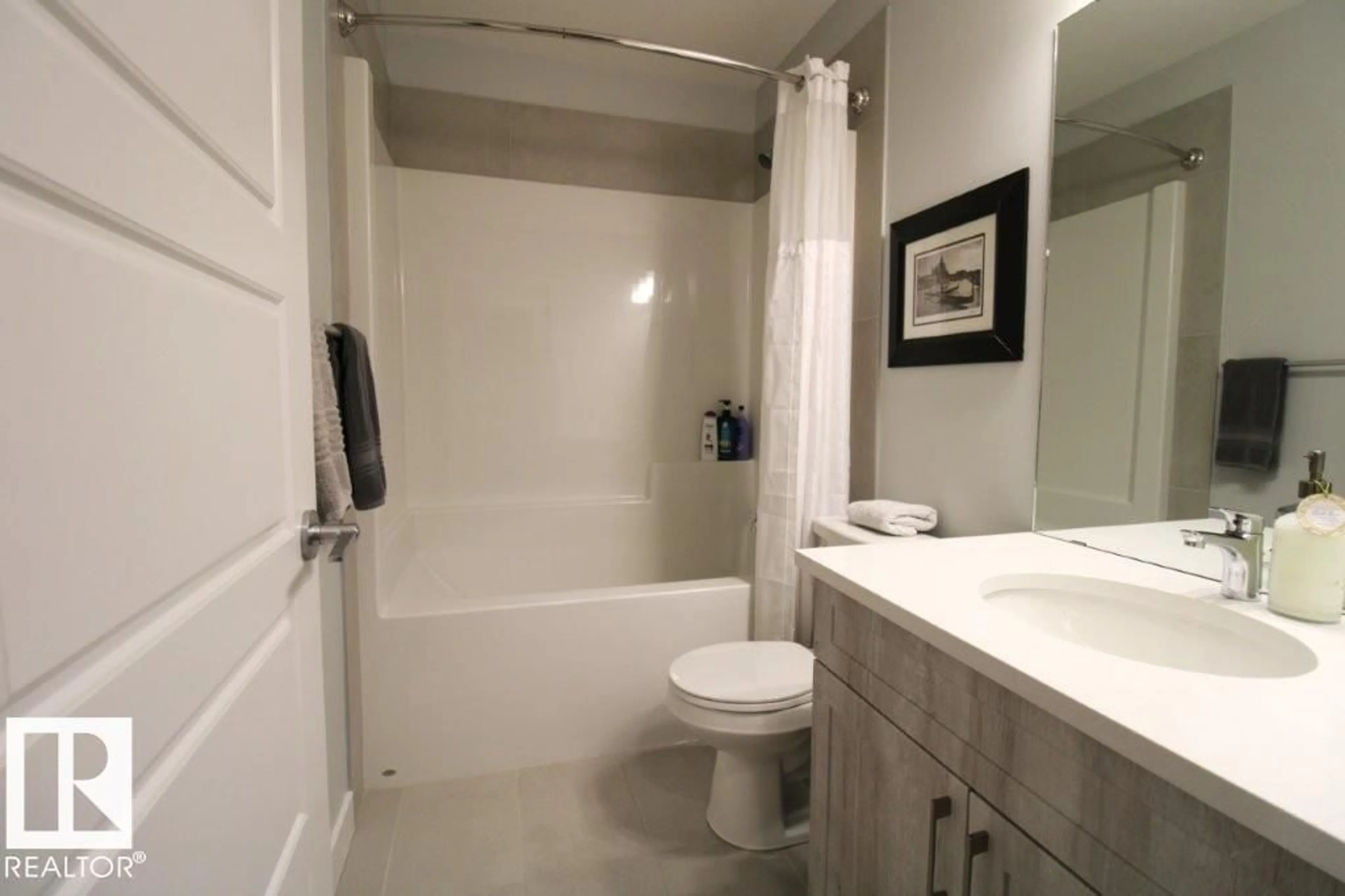 Standard bathroom, ceramic/tile floor for NW - 22140 81 AV, Edmonton Alberta T5T7R6