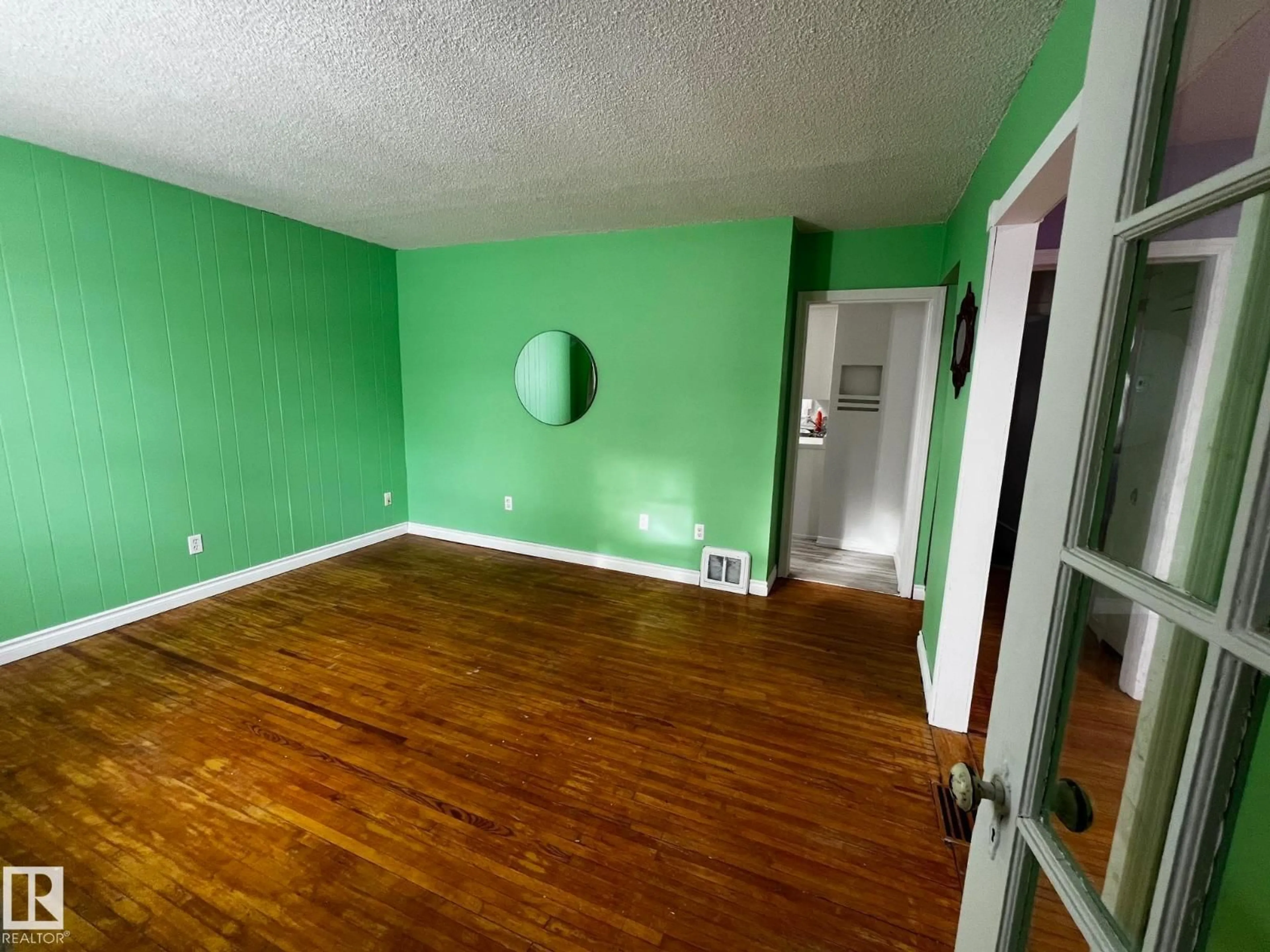 A pic of a room for 10830 68 AV, Edmonton Alberta T6H2B8