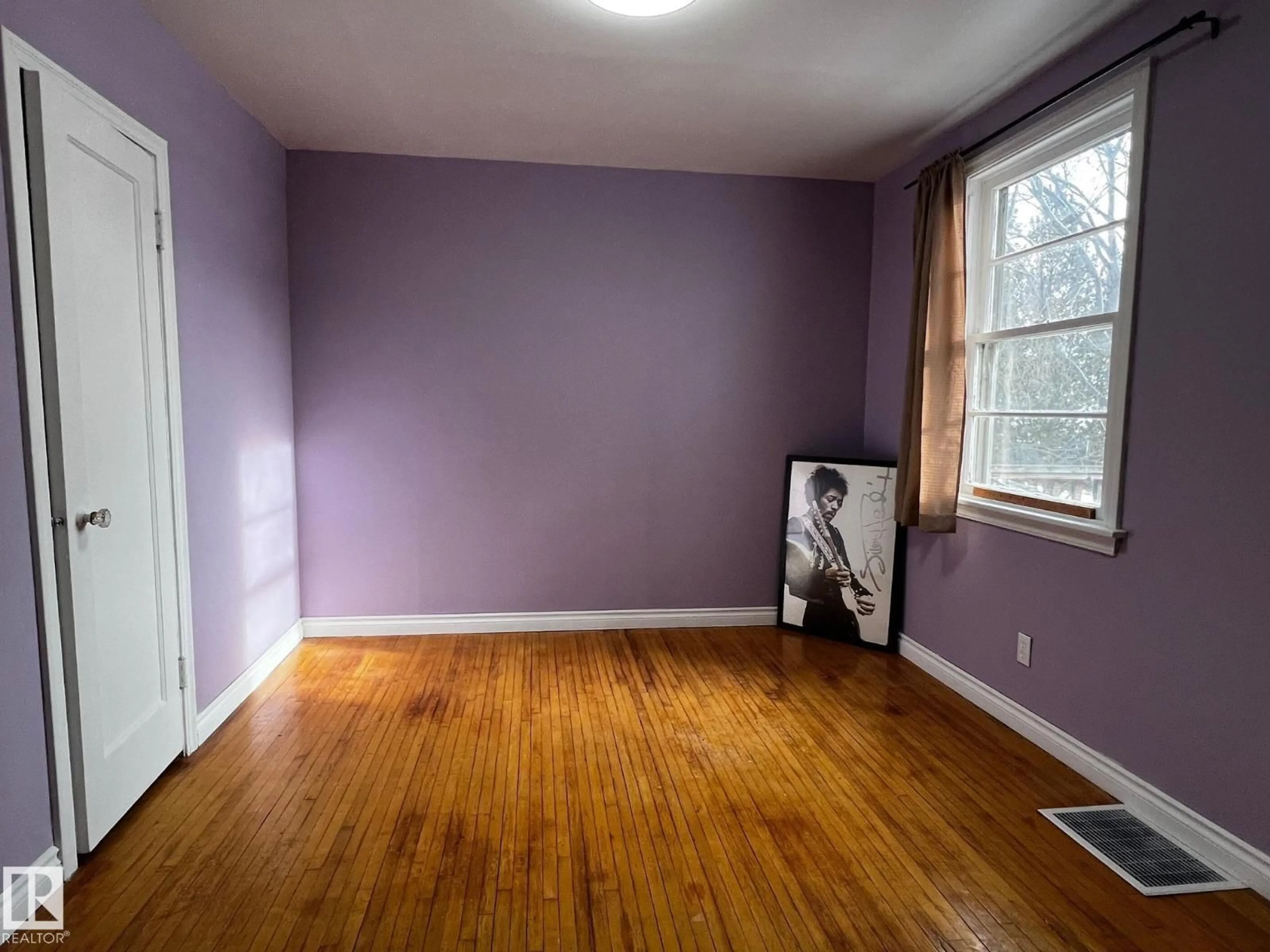 A pic of a room for 10830 68 AV, Edmonton Alberta T6H2B8