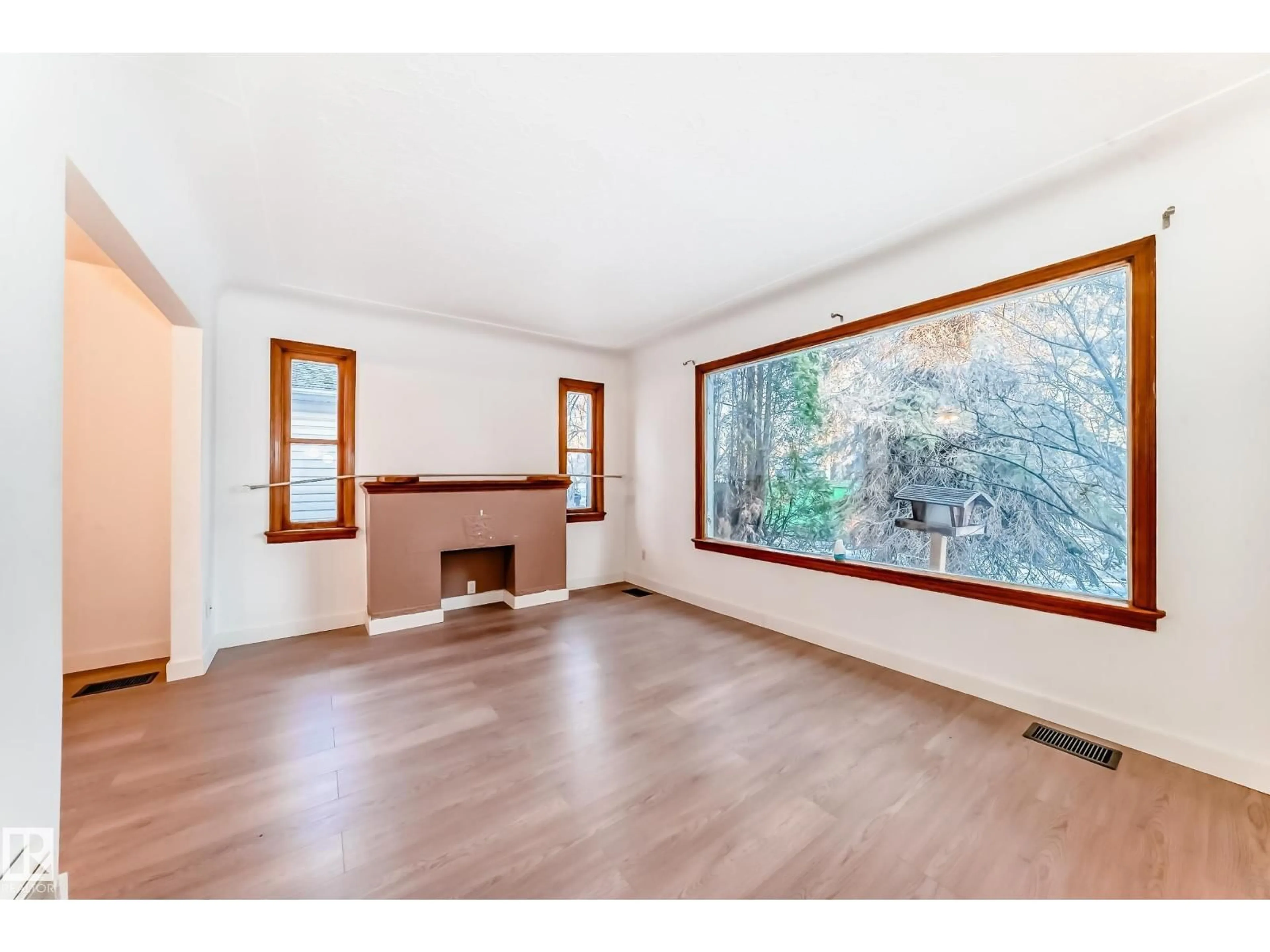 A pic of a room for NW - 13919 107A AVE, Edmonton Alberta T5M2A8