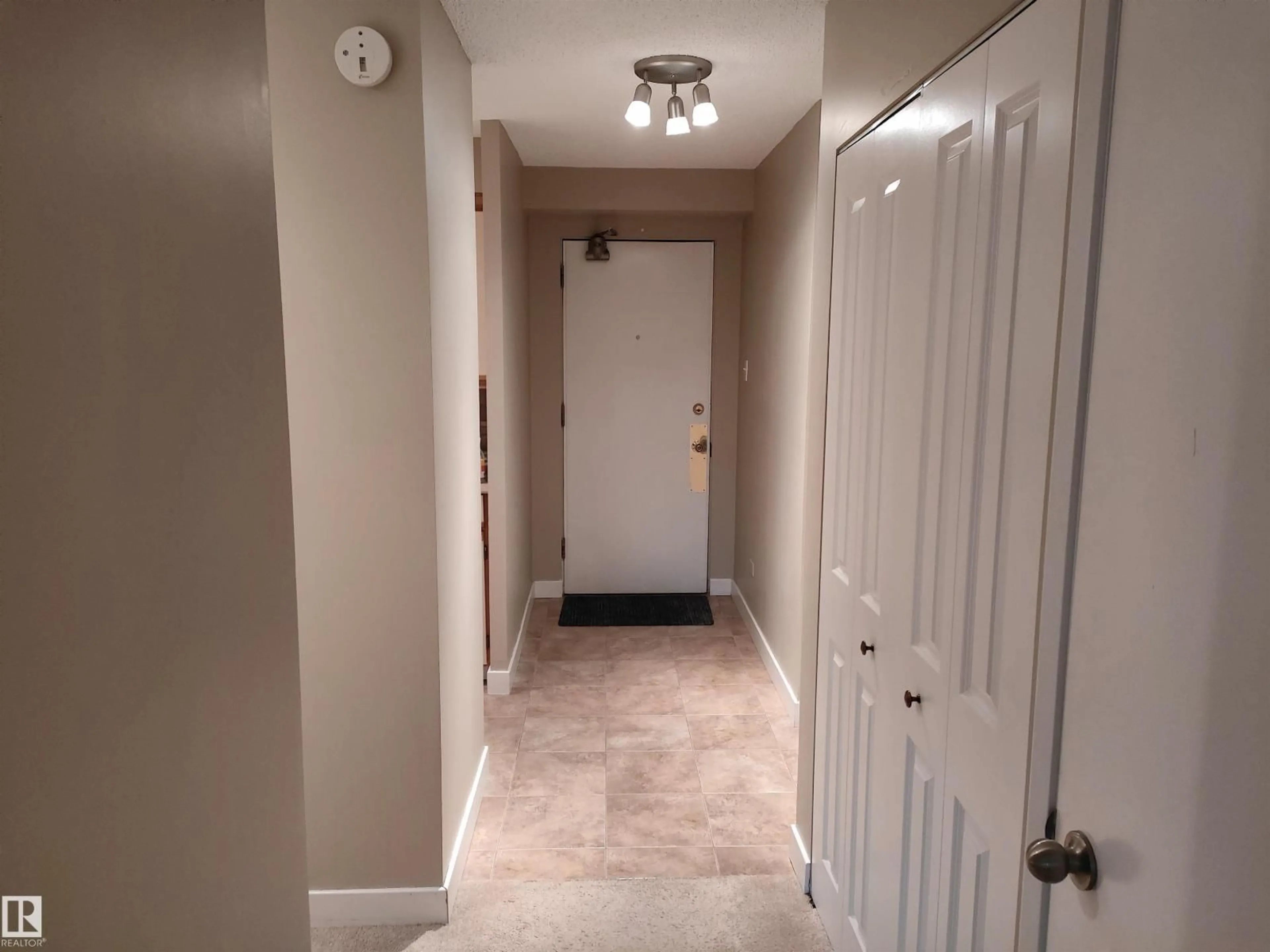 Indoor entryway for #101 - 9737 112 ST, Edmonton Alberta T5K1L3