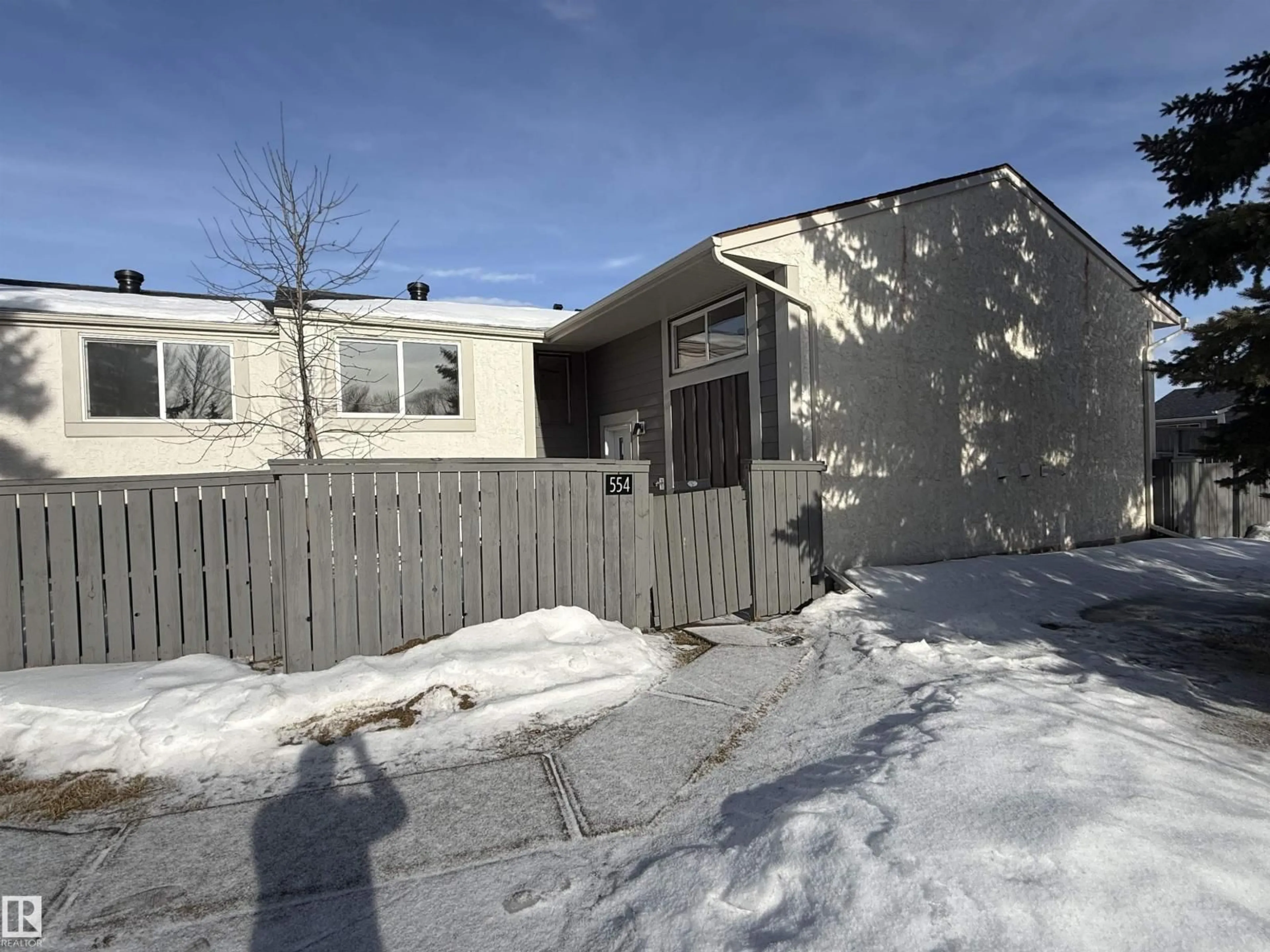 A pic from outside/outdoor area/front of a property/back of a property/a pic from drone, street for 554 WILLOW CT, Edmonton Alberta T5T2K7