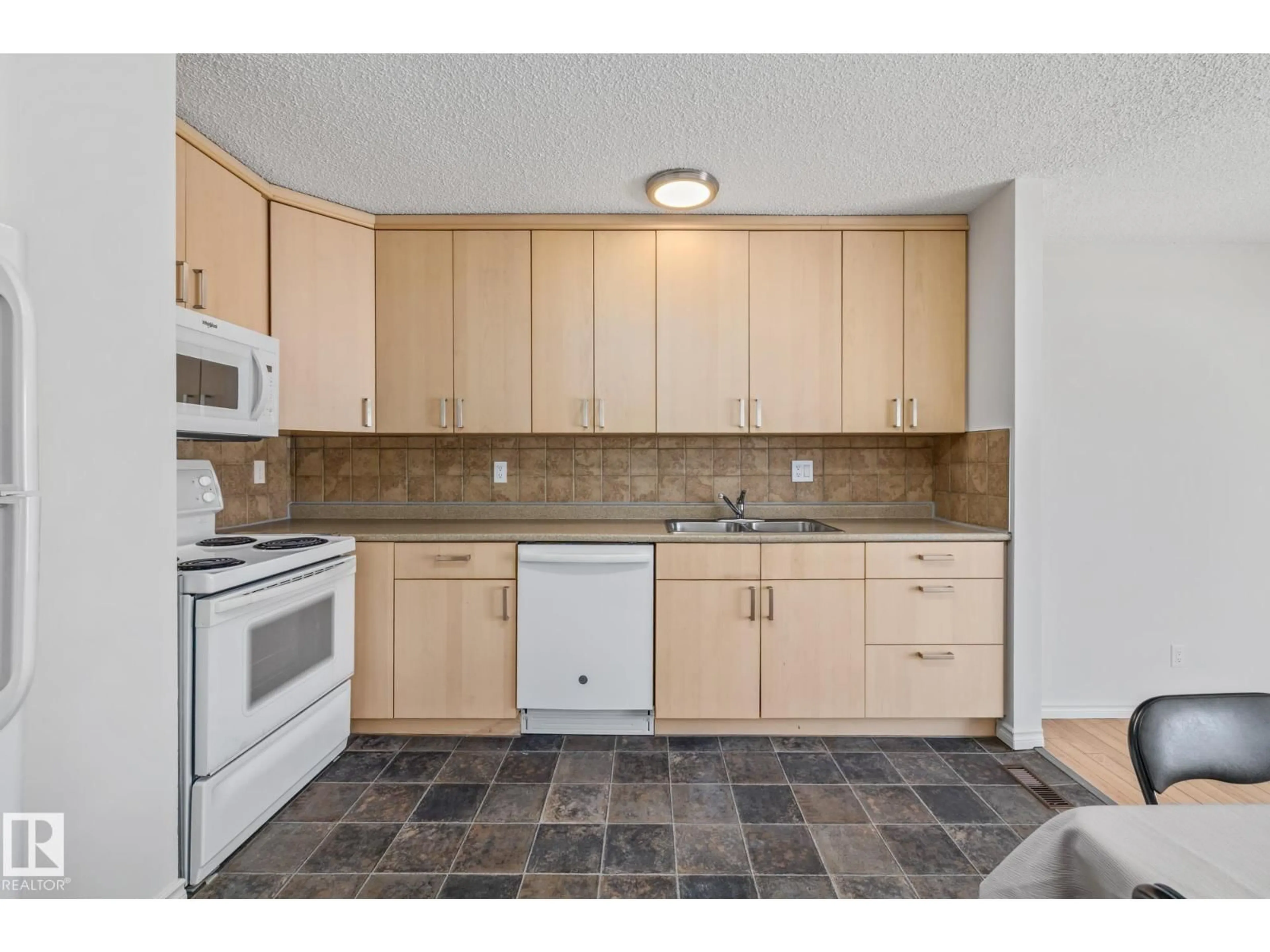 Standard kitchen, unknown for 3543 46 ST, Edmonton Alberta T6L5C6