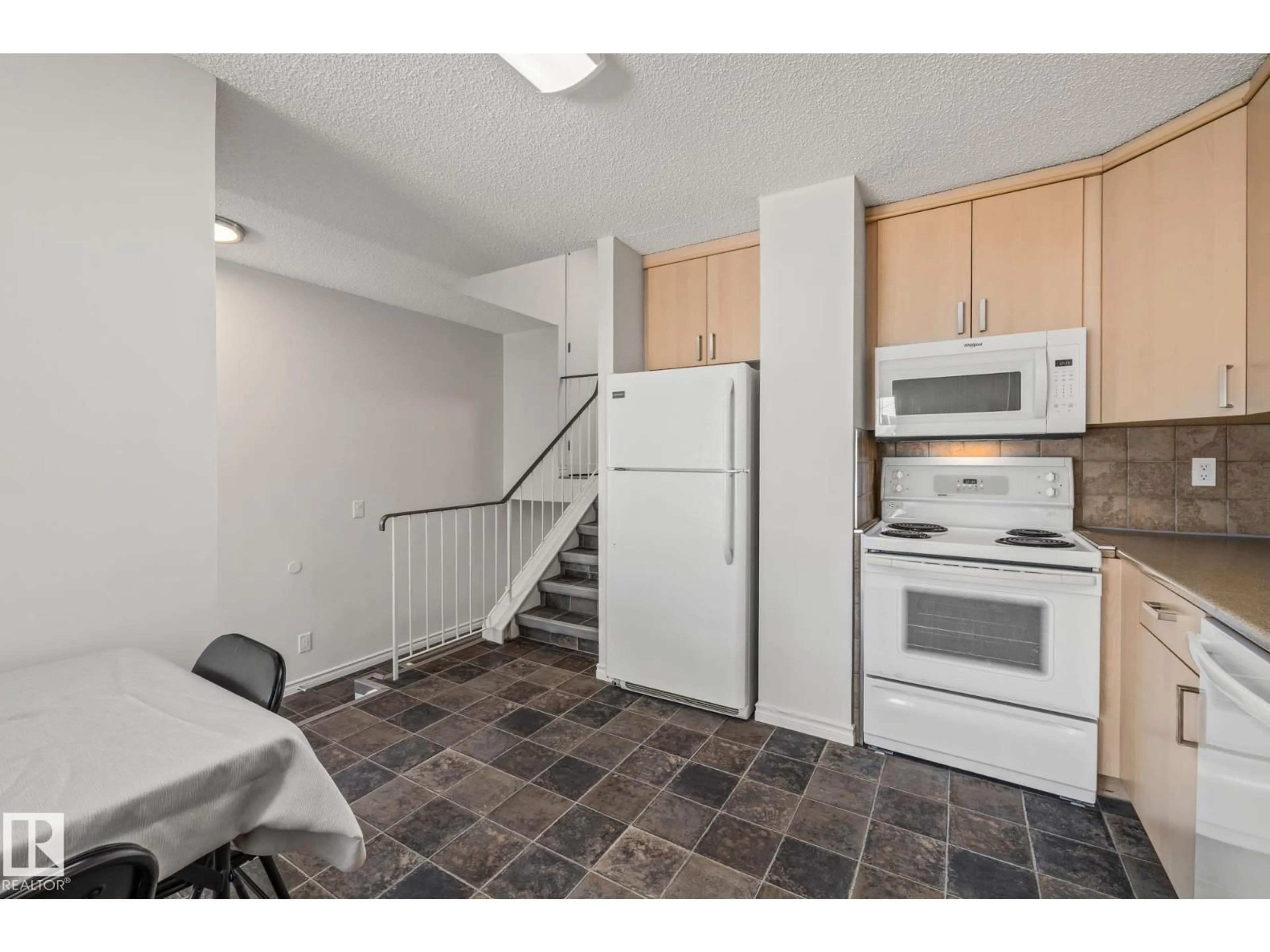Standard kitchen, unknown for 3543 46 ST, Edmonton Alberta T6L5C6