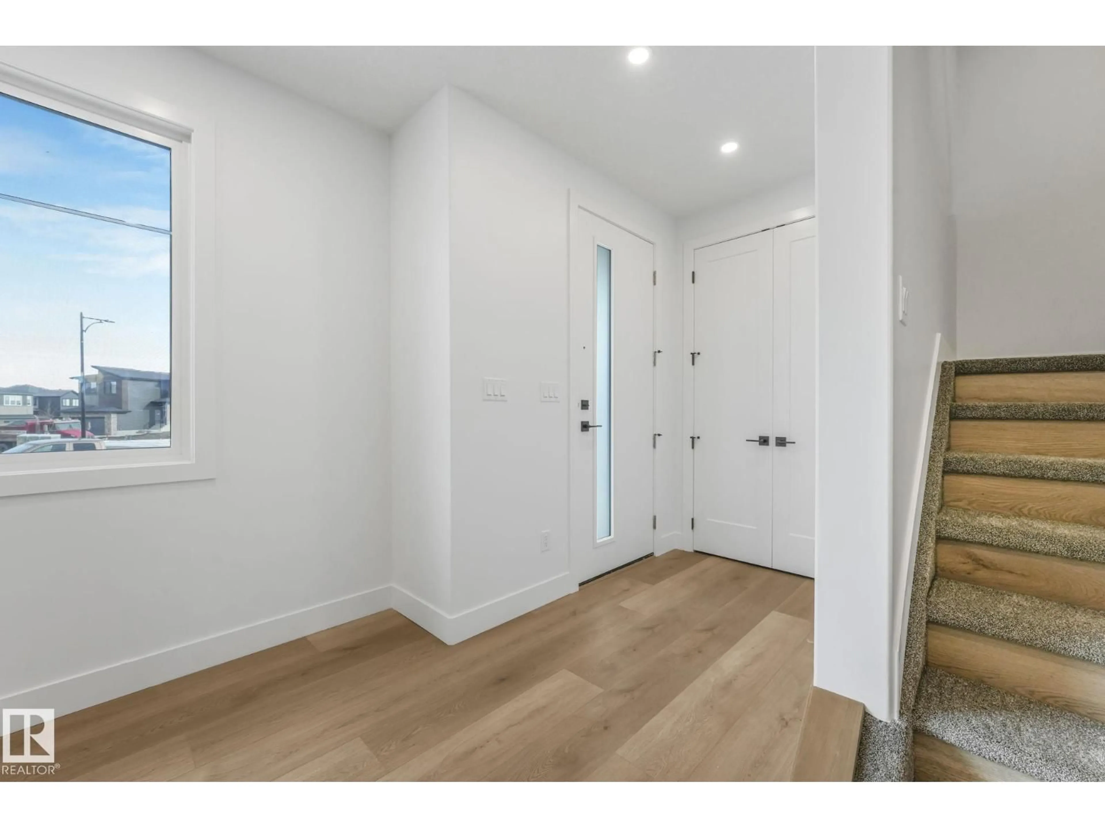 Indoor entryway for 6 CATRIA PT, Sherwood Park Alberta T8H3A9