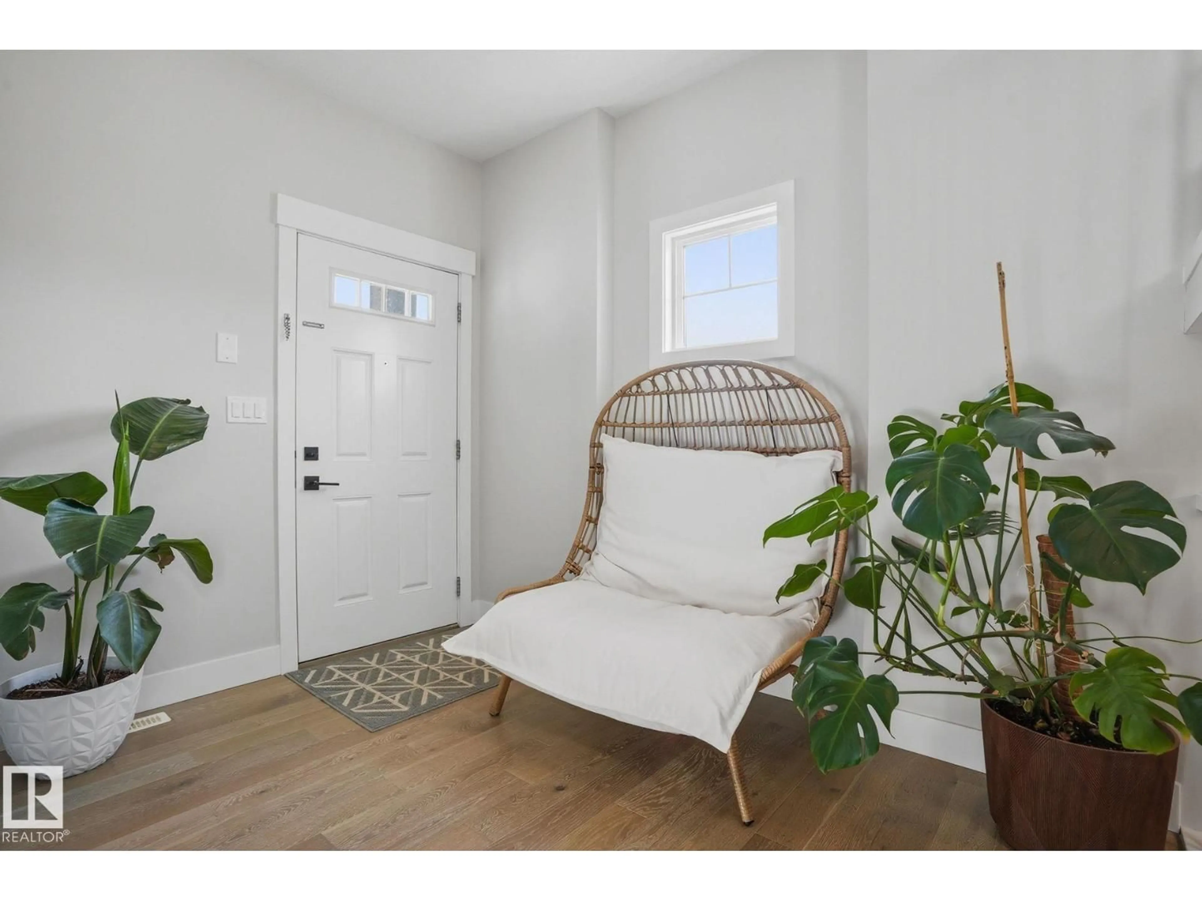 Indoor entryway for 9723 223 ST, Edmonton Alberta T5T7B6