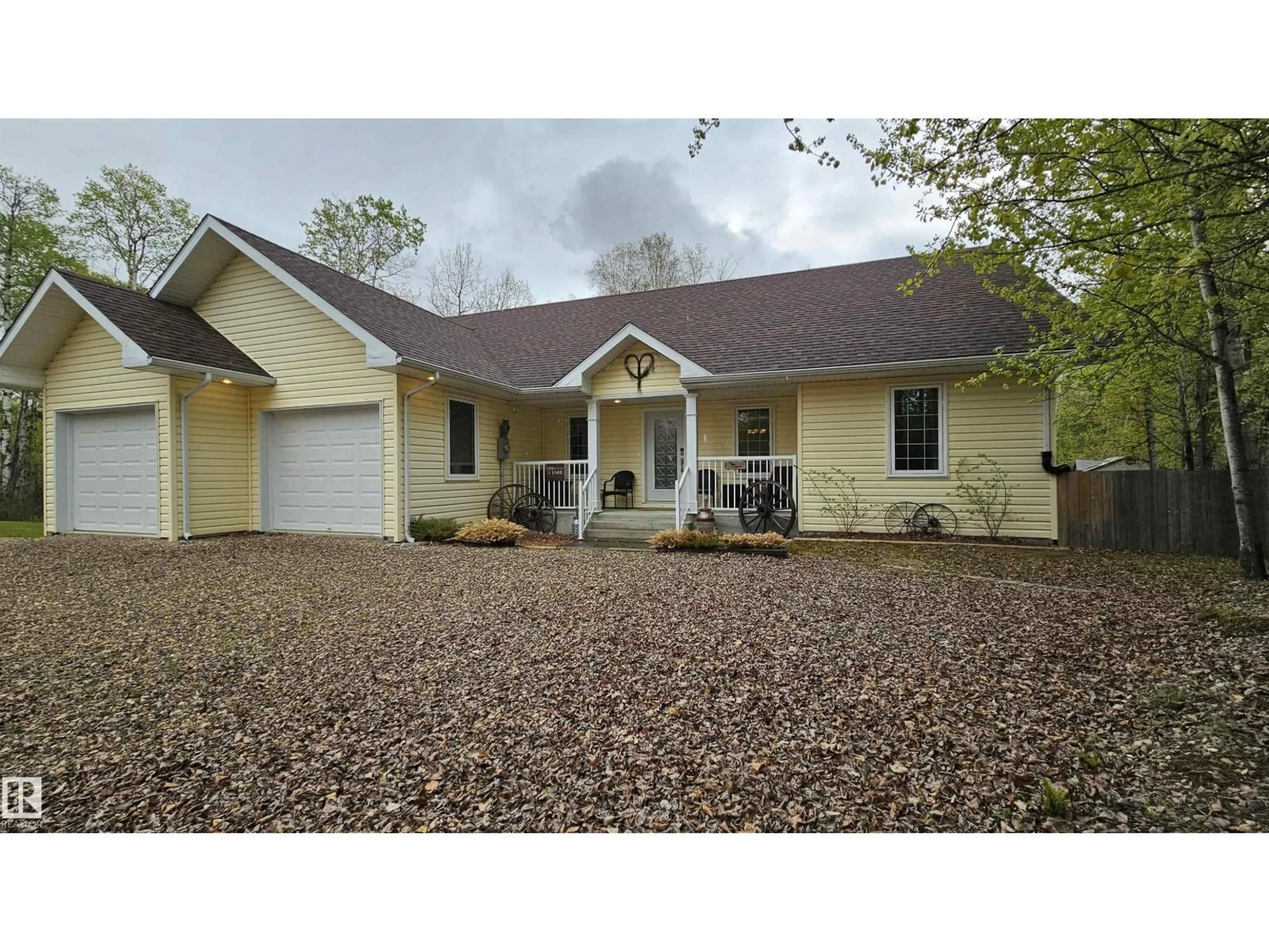 Home with vinyl exterior material, street for 7 ANDREW DR, Rural Athabasca County Alberta T0A0M0