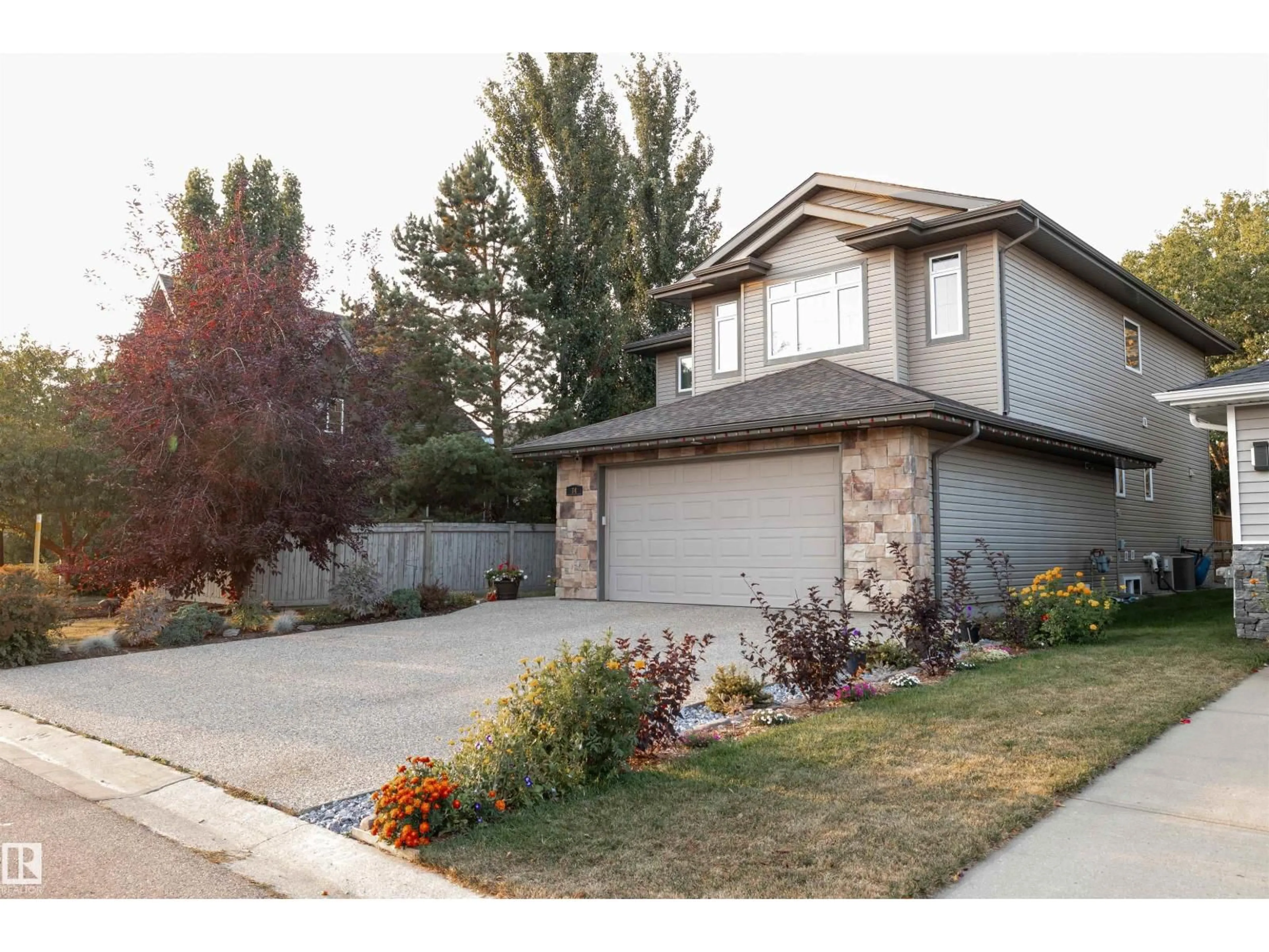 Home with vinyl exterior material, street for 74 LINKSVIEW DR, Spruce Grove Alberta T7X4A6