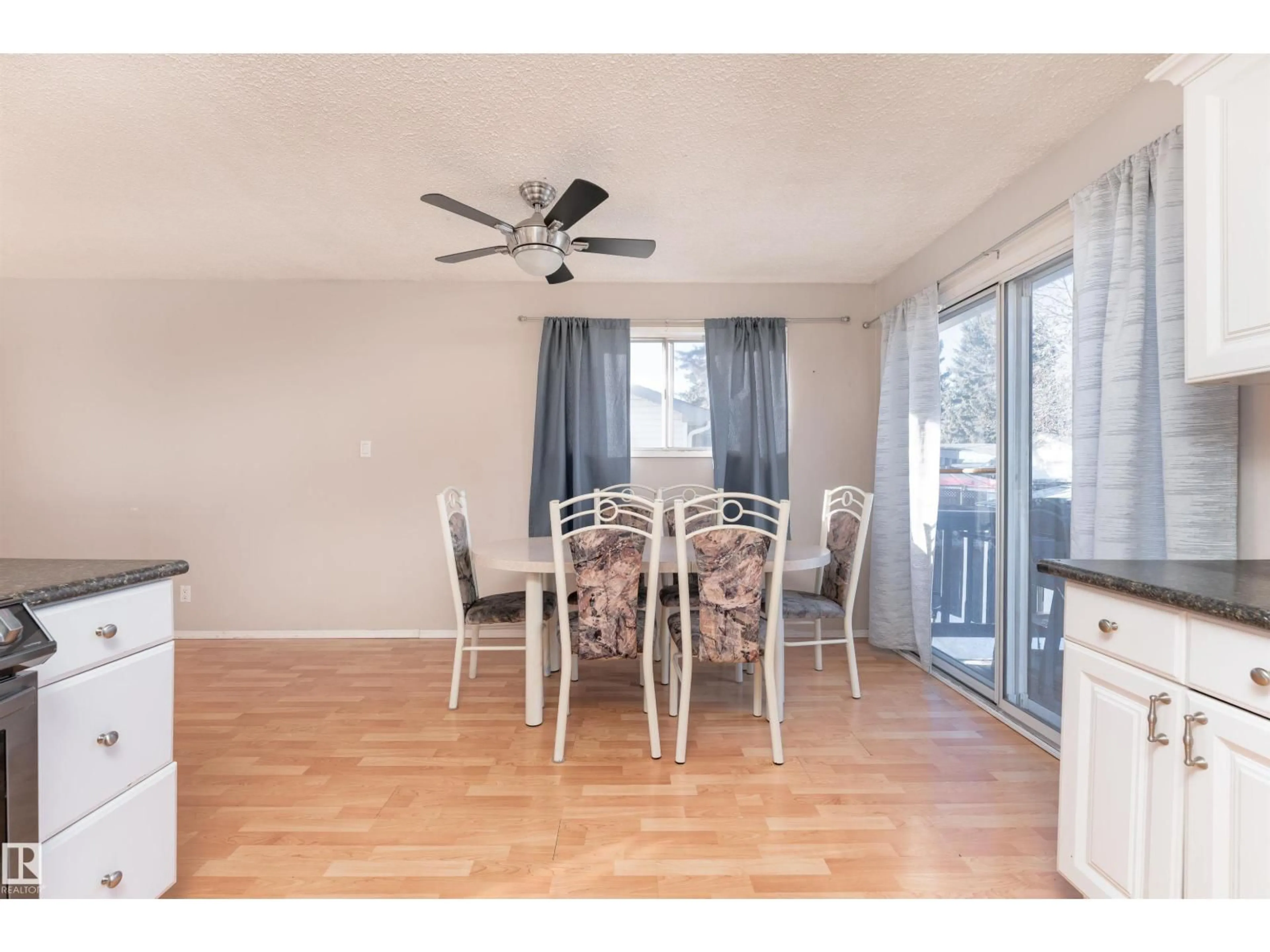 Dining room, wood/laminate floor for 885 JUNIPER AV, Sherwood Park Alberta T8A1C4