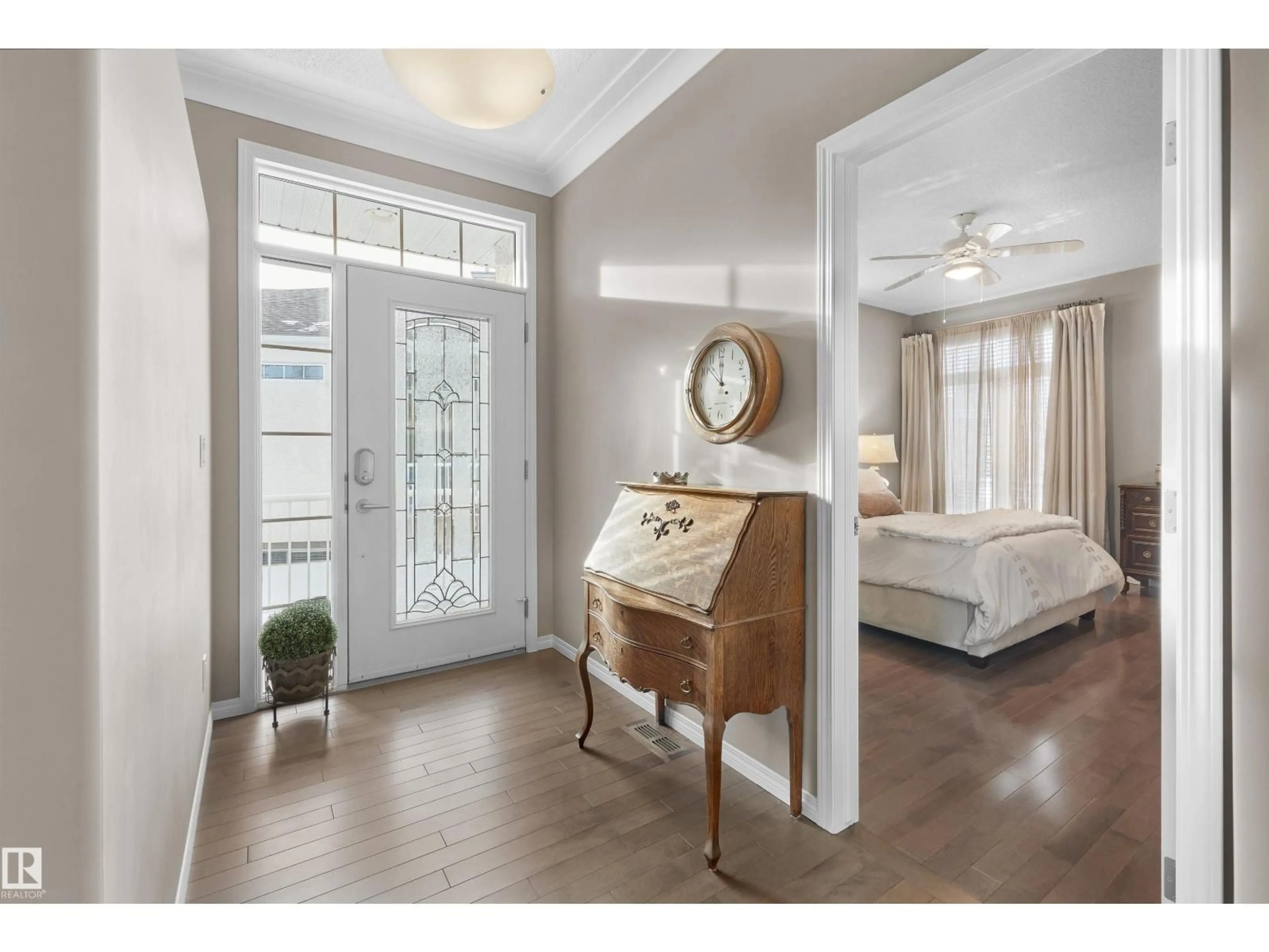 Indoor entryway for 2218 LEGER CT, Edmonton Alberta T6R3N3