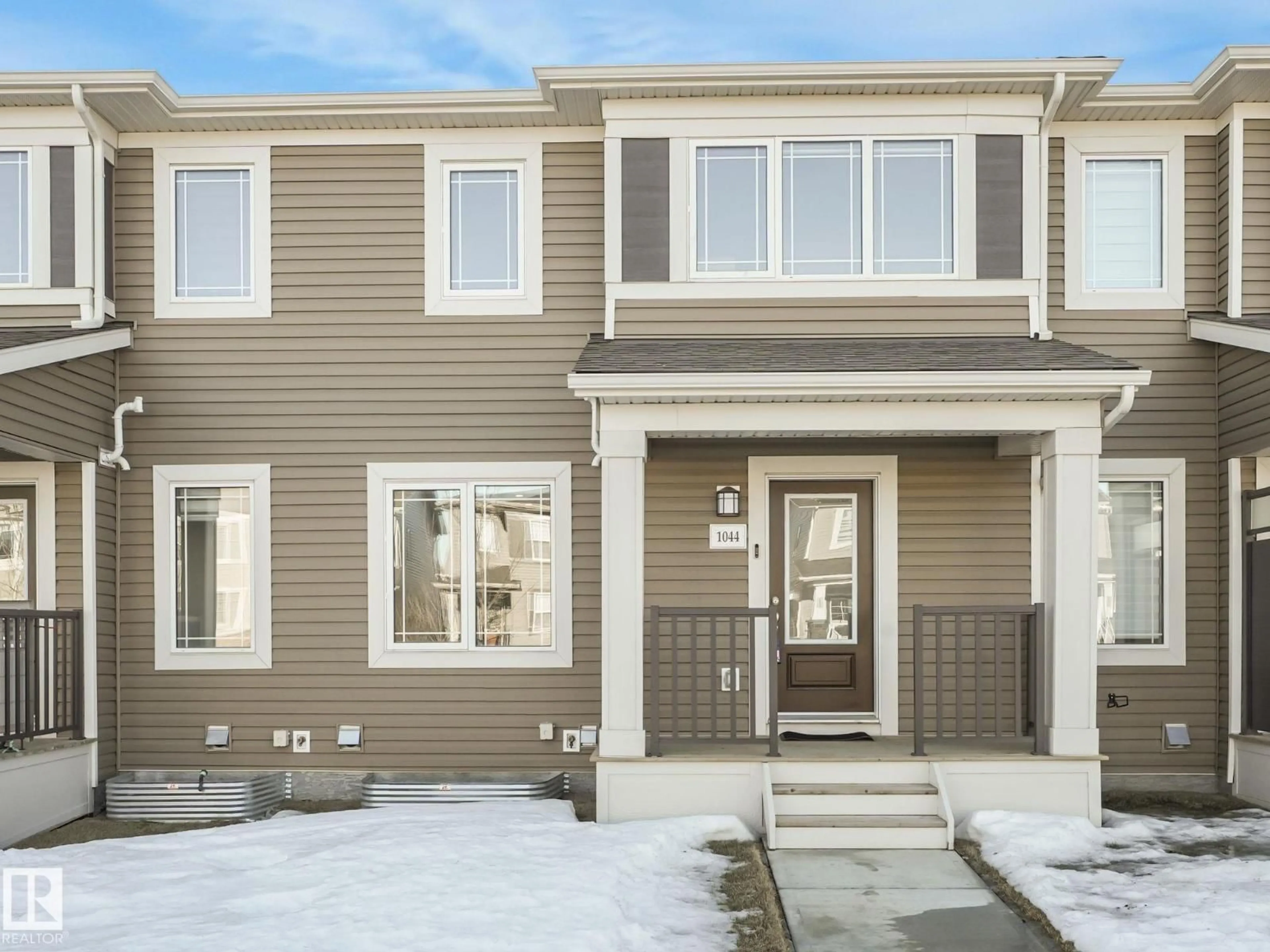 Home with vinyl exterior material, street for 1044 CRESTVIEW TC, Sherwood Park Alberta T8H3A3