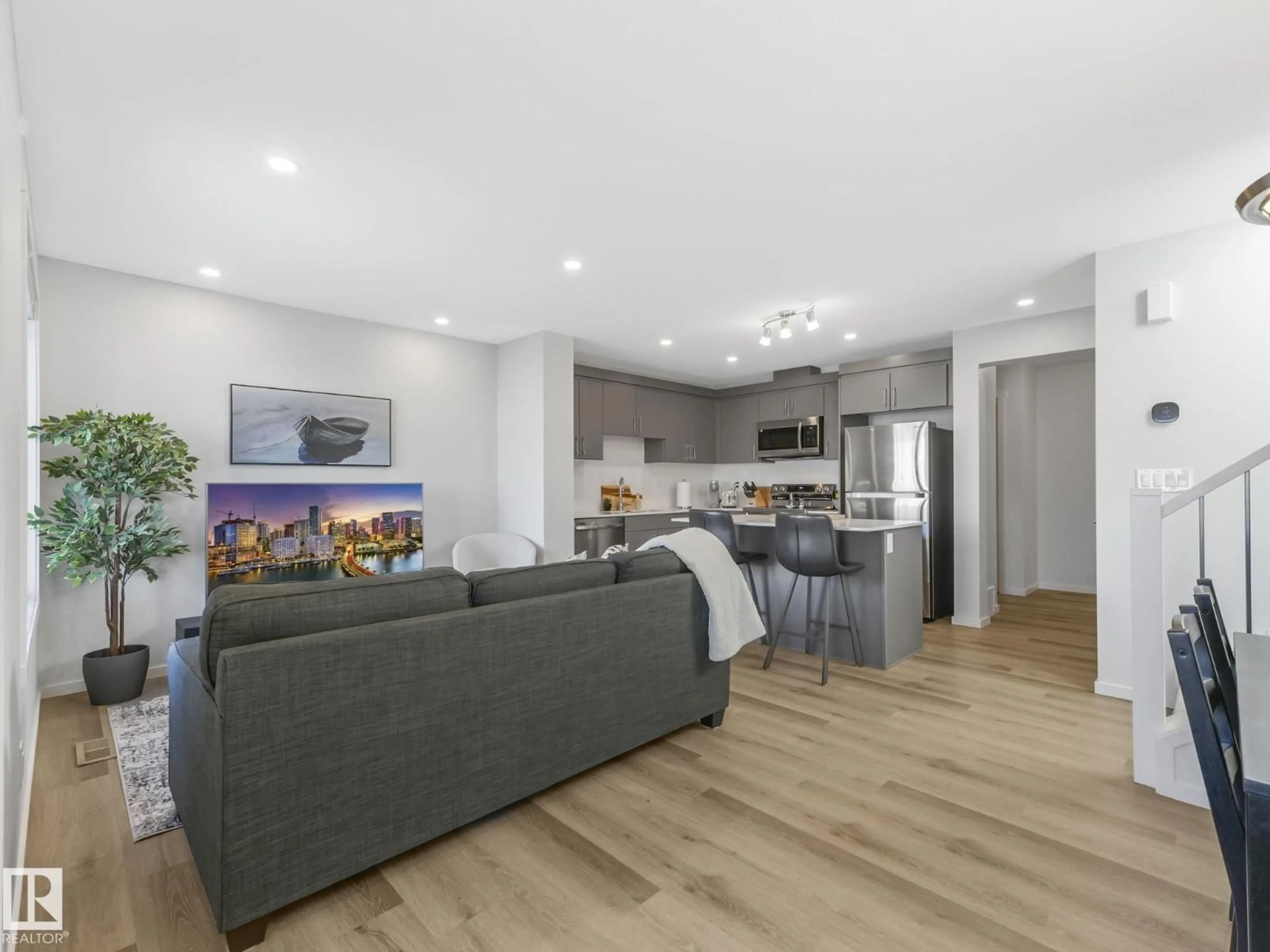 Open concept kitchen, unknown for 1044 CRESTVIEW TC, Sherwood Park Alberta T8H3A3