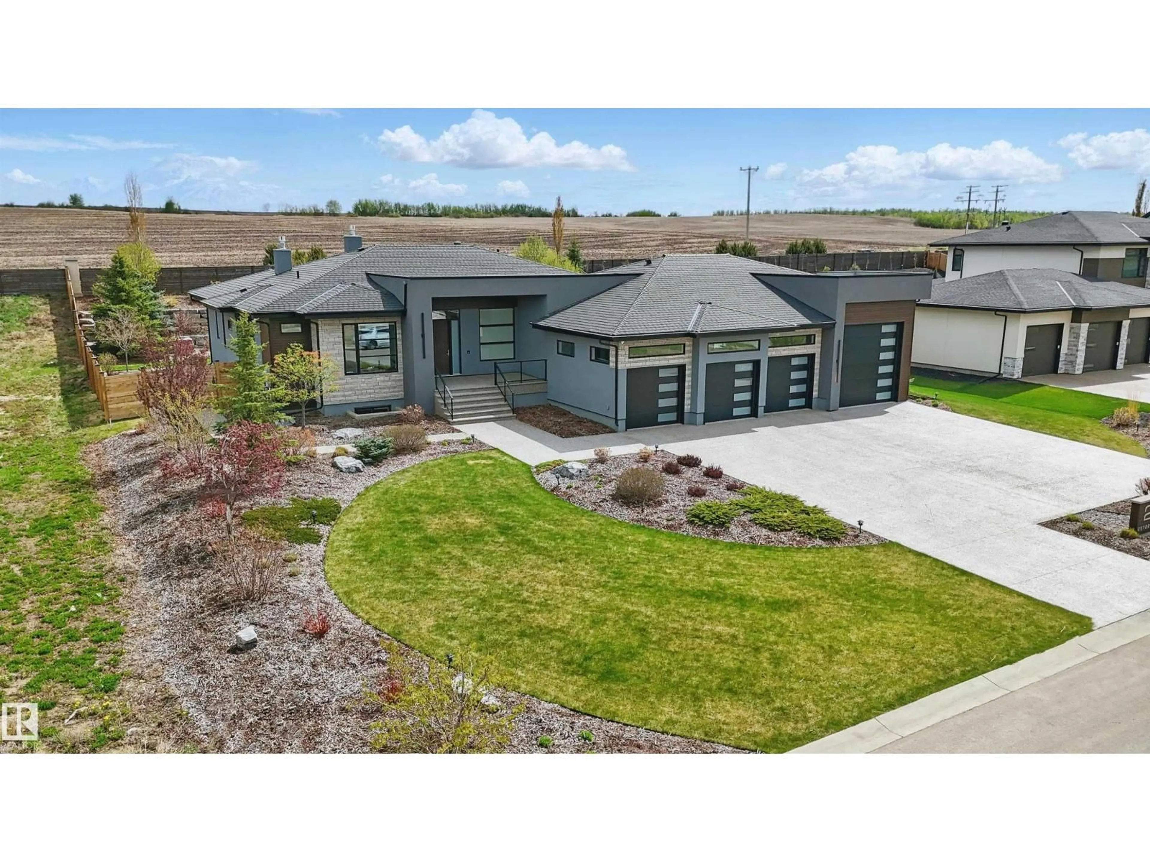 A pic from outside/outdoor area/front of a property/back of a property/a pic from drone, unknown for 25122 - 247 STURGEON RD, Rural Sturgeon County Alberta T8T1S6