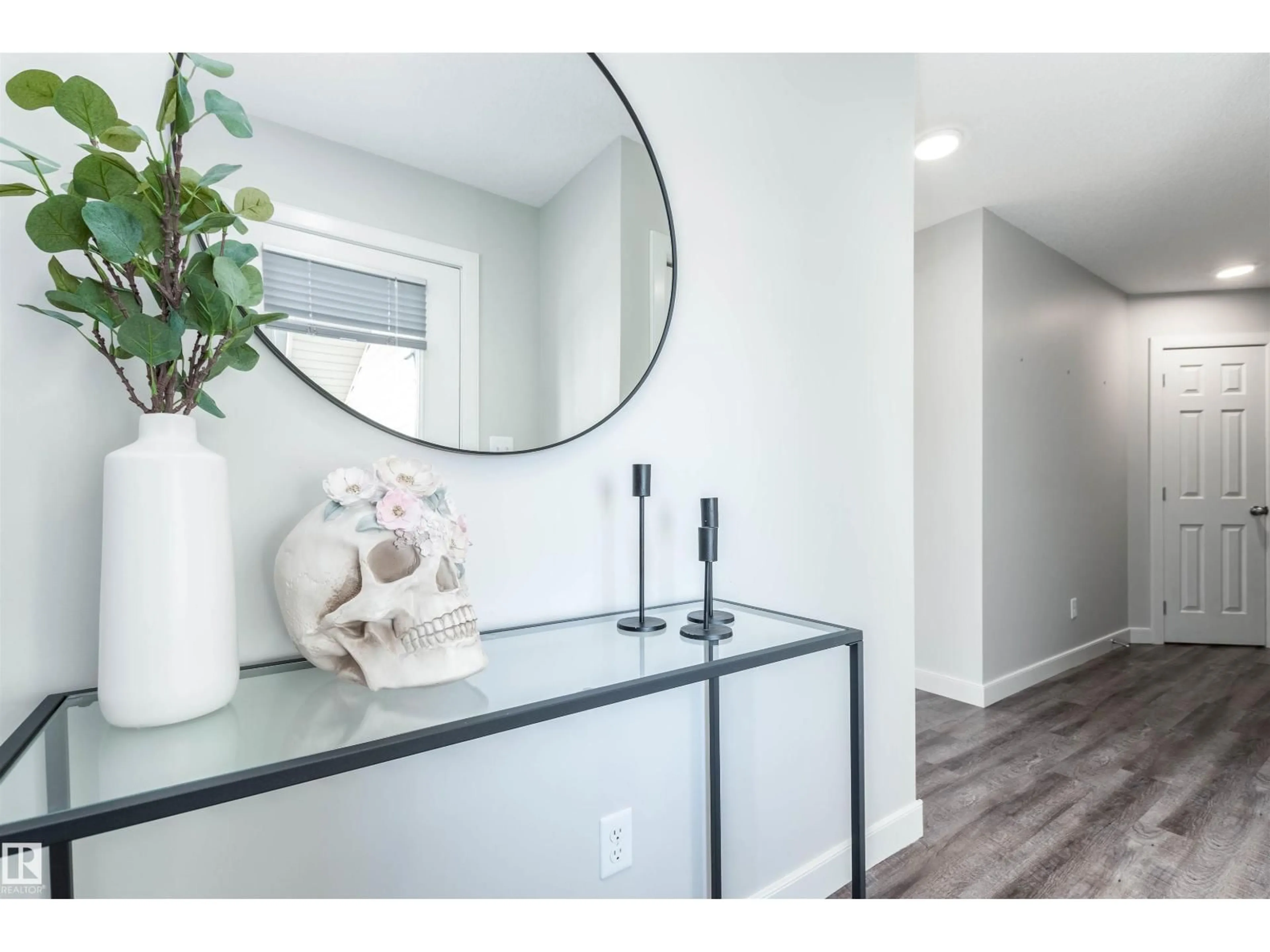 Indoor entryway for 6111 SUNBROOK LD, Sherwood Park Alberta T8N0J7