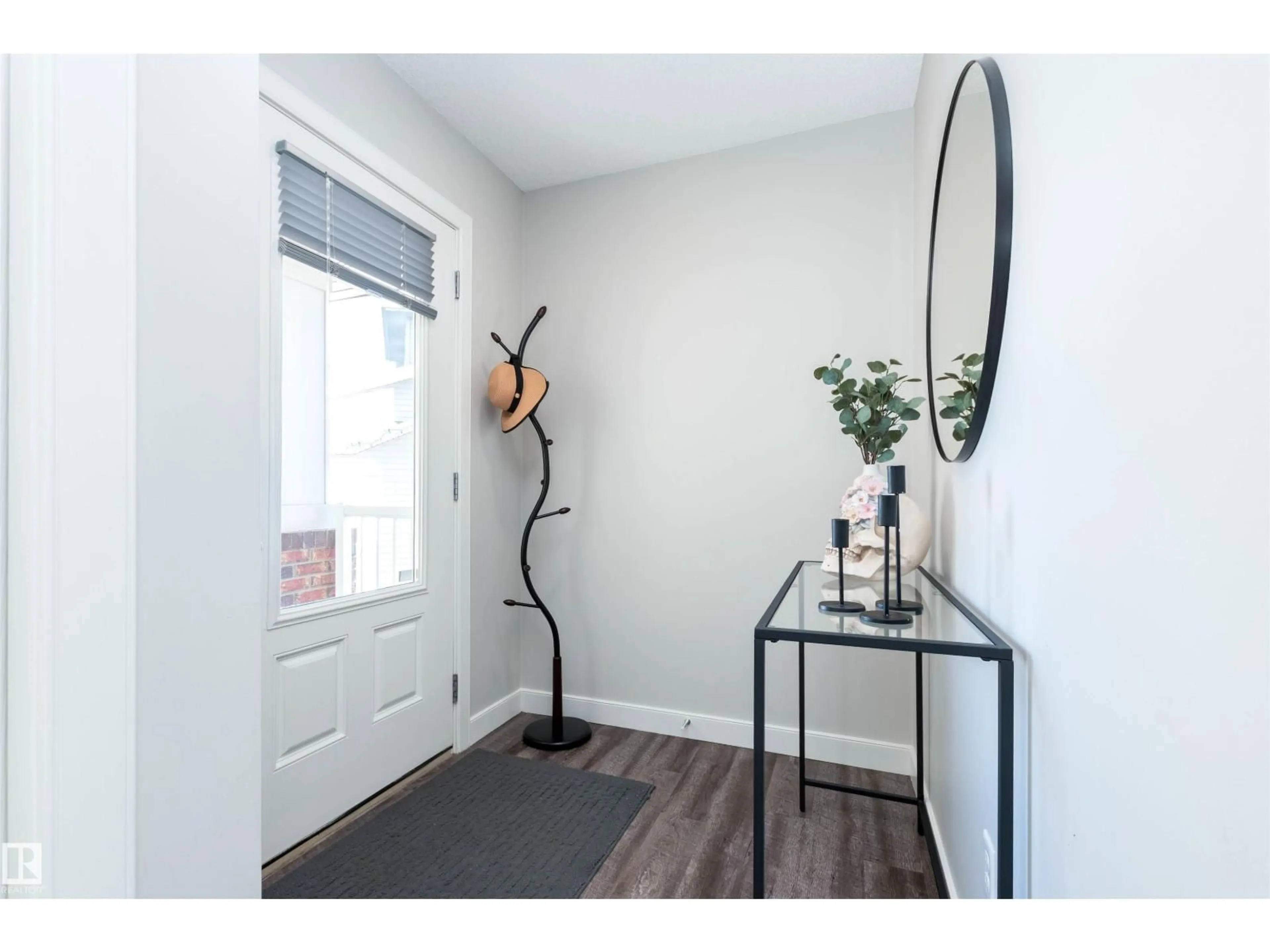 Indoor entryway for 6111 SUNBROOK LD, Sherwood Park Alberta T8N0J7