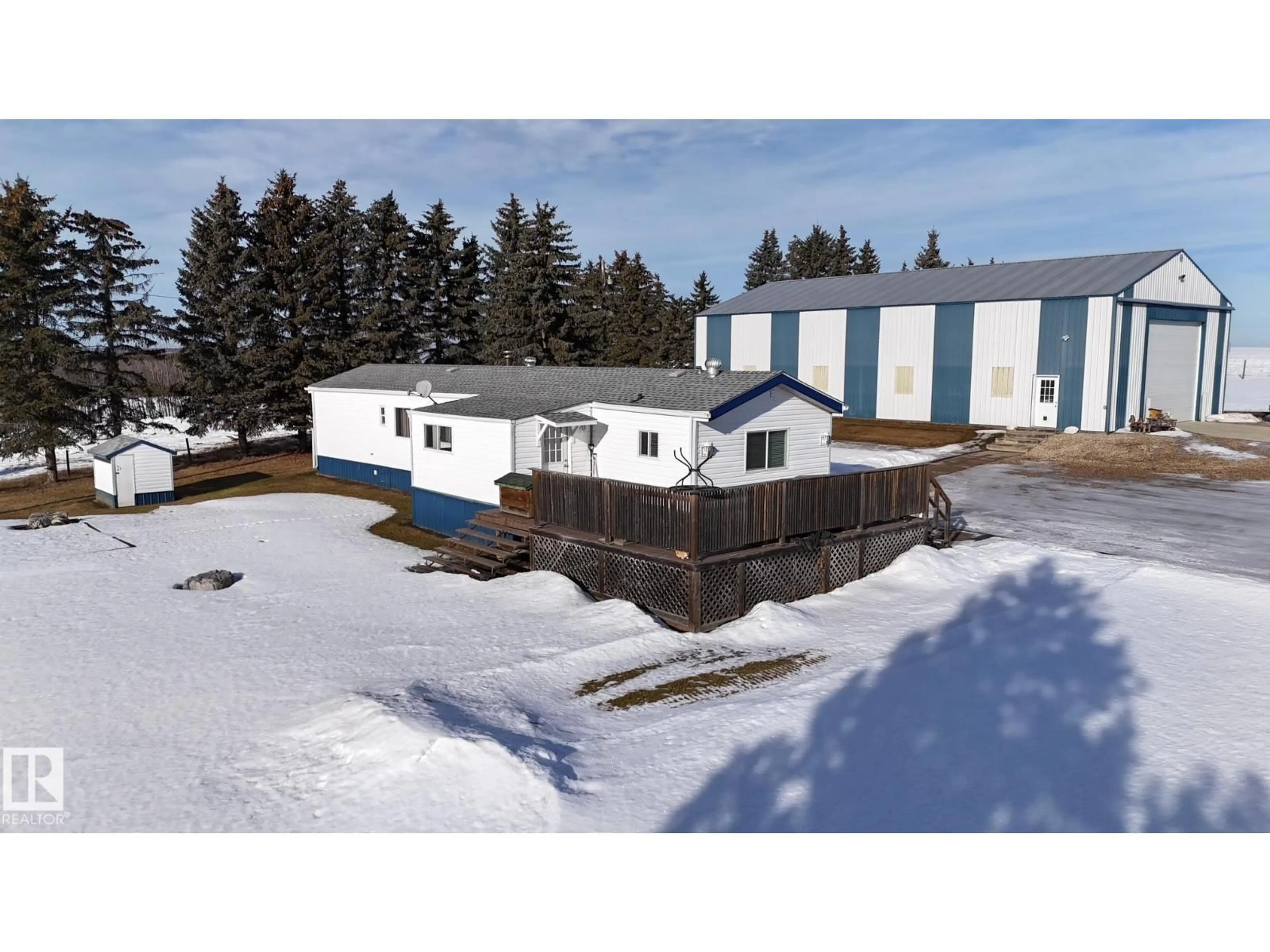 A pic from outside/outdoor area/front of a property/back of a property/a pic from drone, building for 8112 TWP RD 504, Rural Brazeau County Alberta T7A1R5