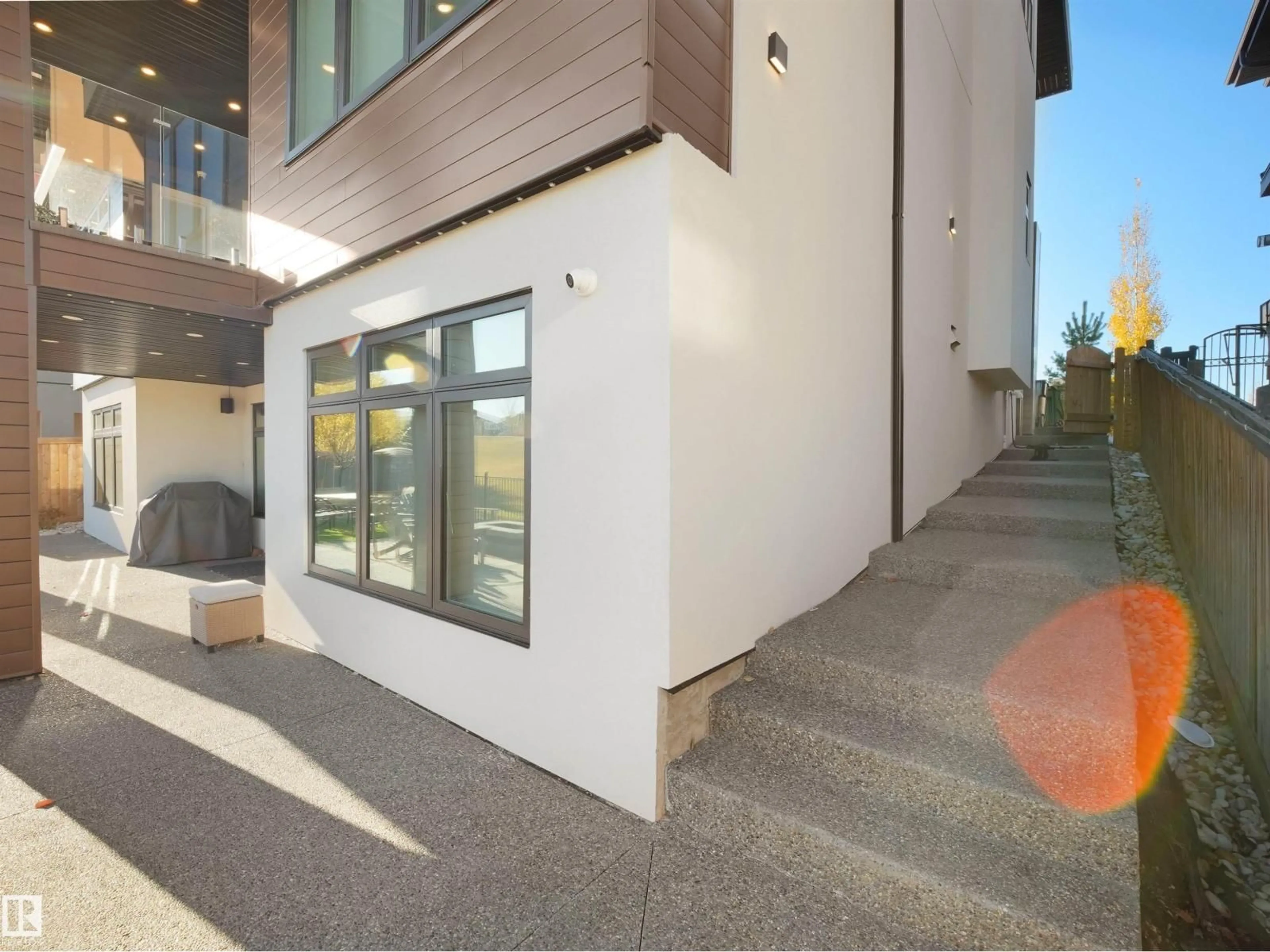 Indoor foyer for 4809 WOOLSEY LN, Edmonton Alberta T6W2B9