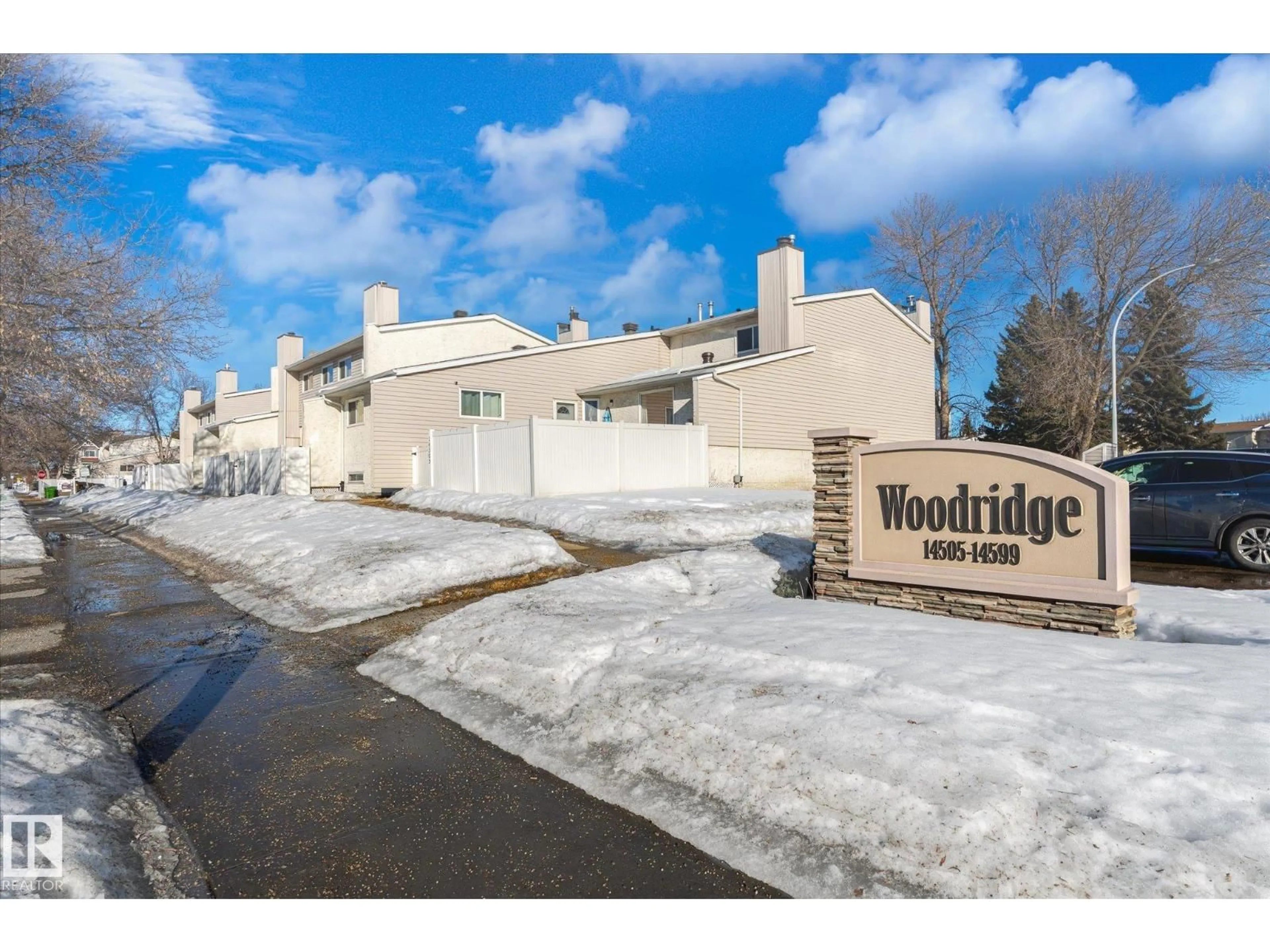 Indoor foyer for NW - 14511 121 ST, Edmonton Alberta T5X2S2