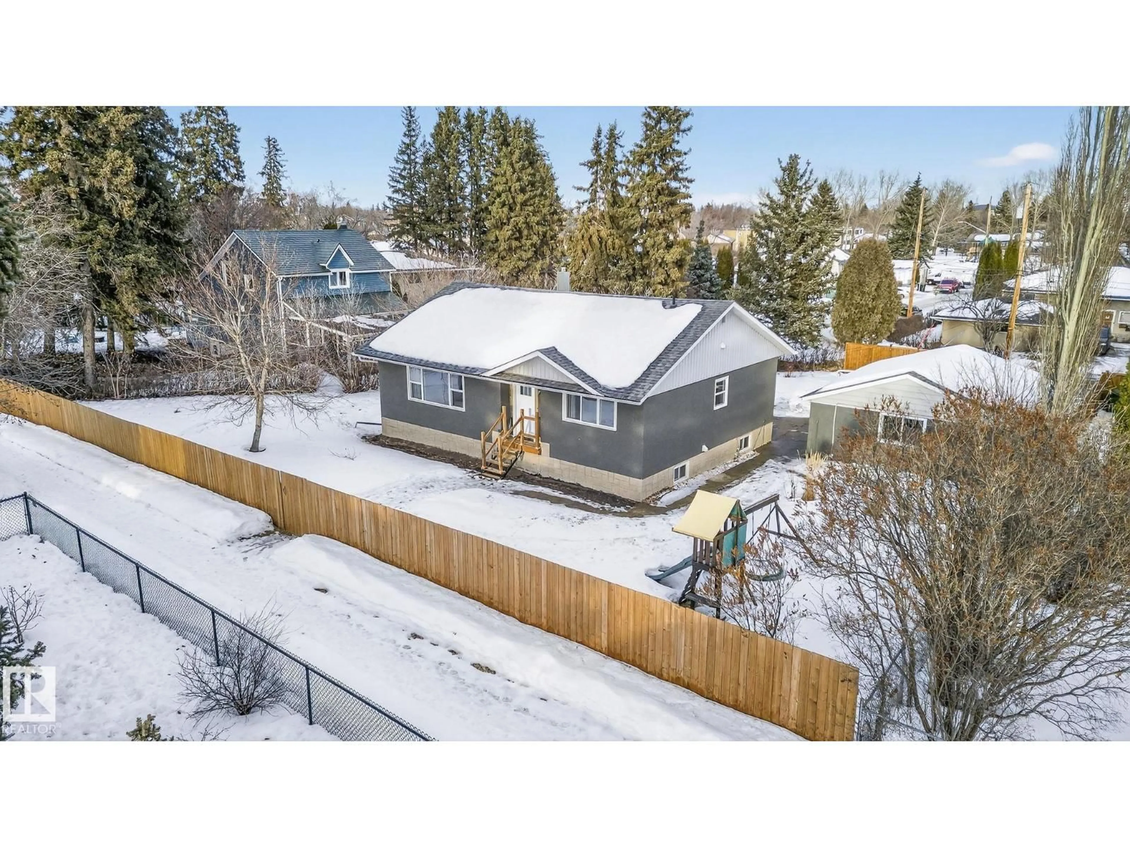 A pic from outside/outdoor area/front of a property/back of a property/a pic from drone, street for 5 LANGLEY DR, Fort Saskatchewan Alberta T8L2L7